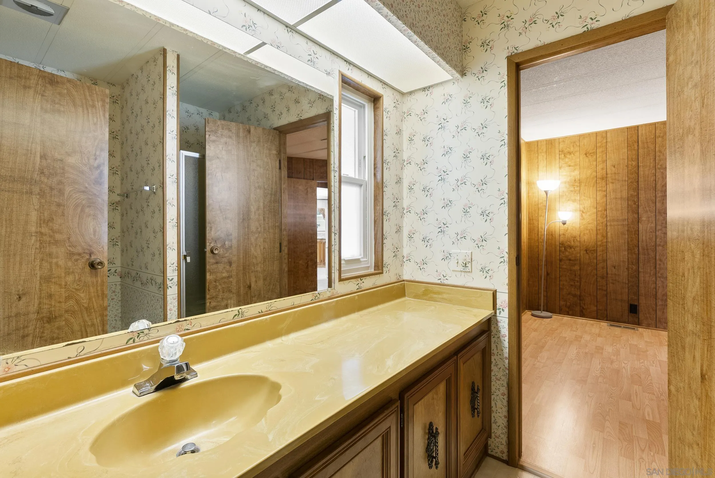 https://cdn.realtyfeed.com/cdn/127/260009184/8d472a9ef48360bc76669b9c3c946da3.webp