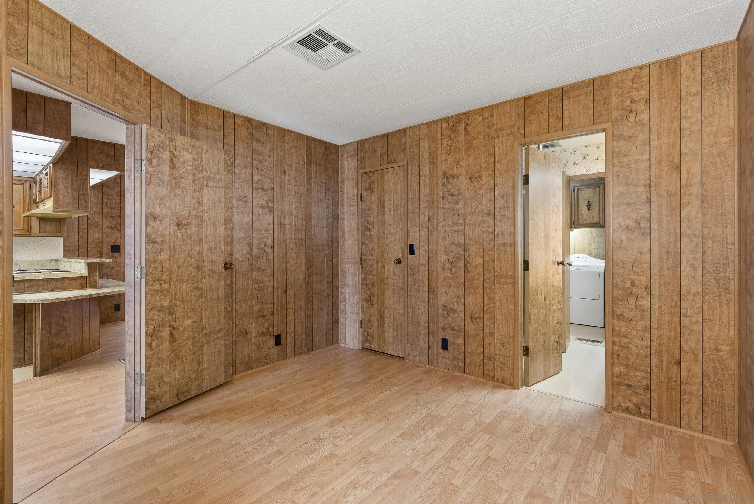 https://cdn.realtyfeed.com/cdn/127/260009184/ed0ea2c02aad56b0ff9dbc46020039c9.webp