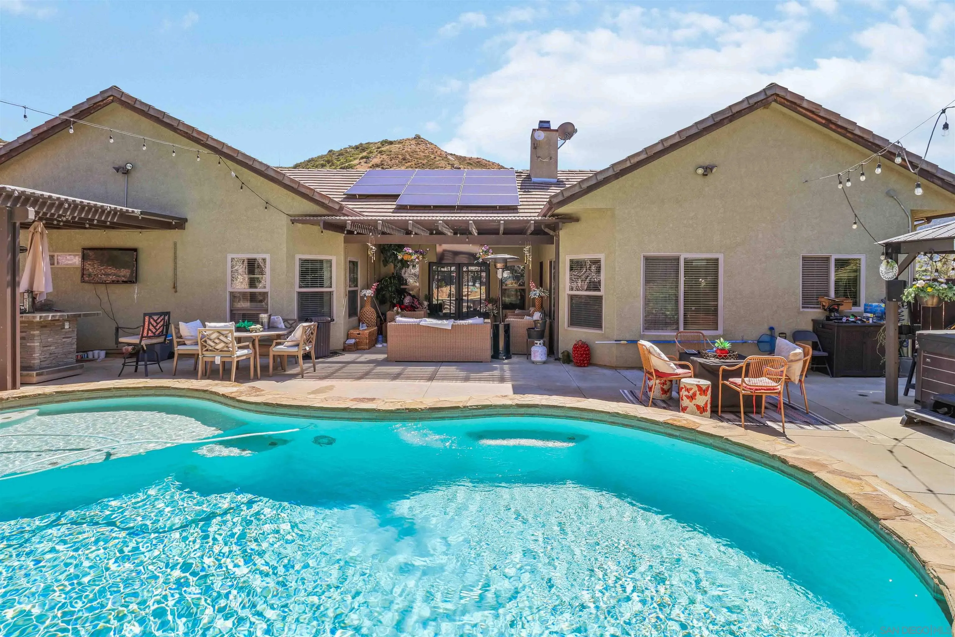 https://cdn.realtyfeed.com/cdn/127/260009190/25bef30ca82f08a0a5ec7c69a2dfb322.webp