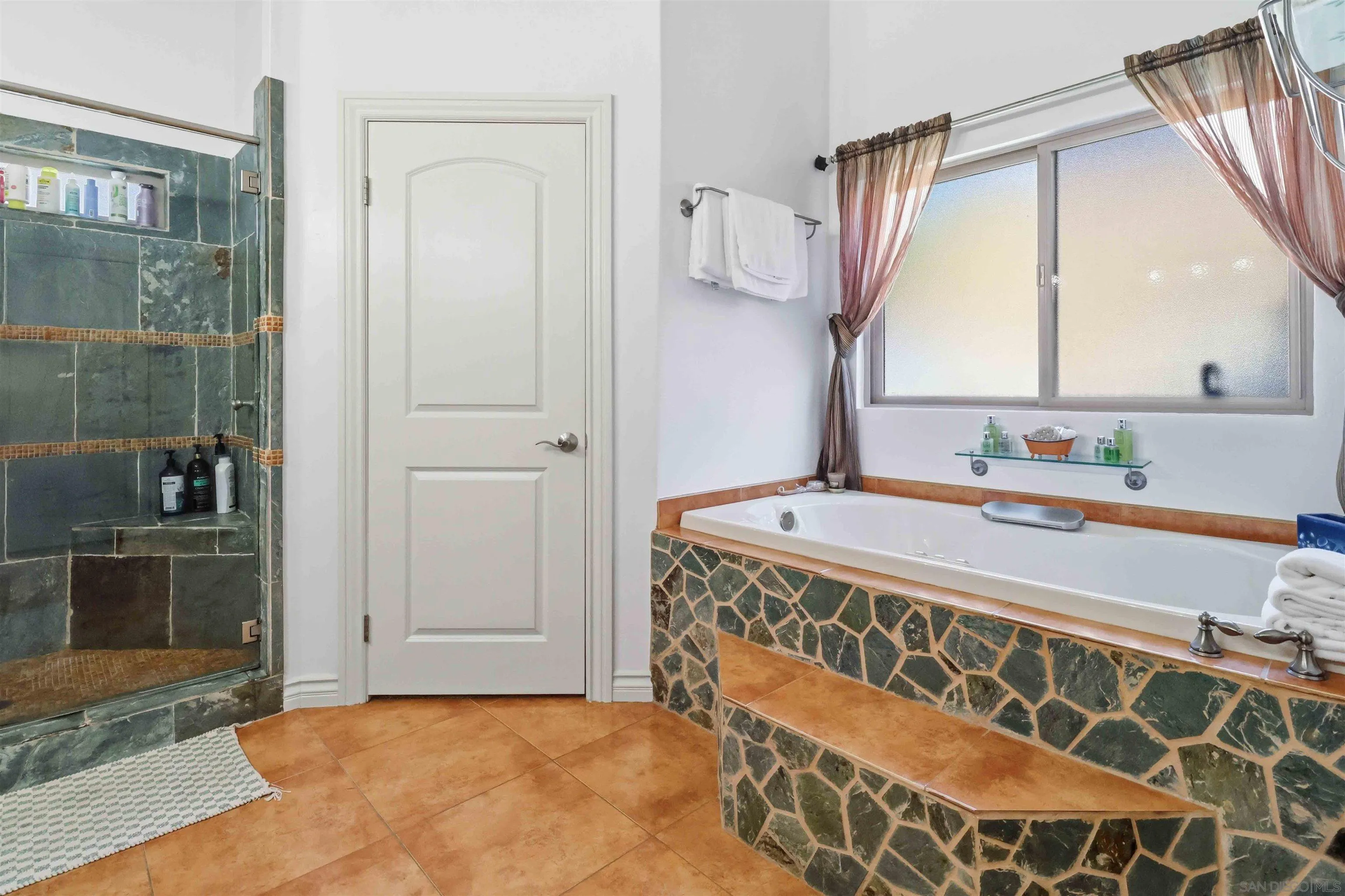 https://cdn.realtyfeed.com/cdn/127/260009190/3ecddace84f1196e9681b6c700c04c0e.webp