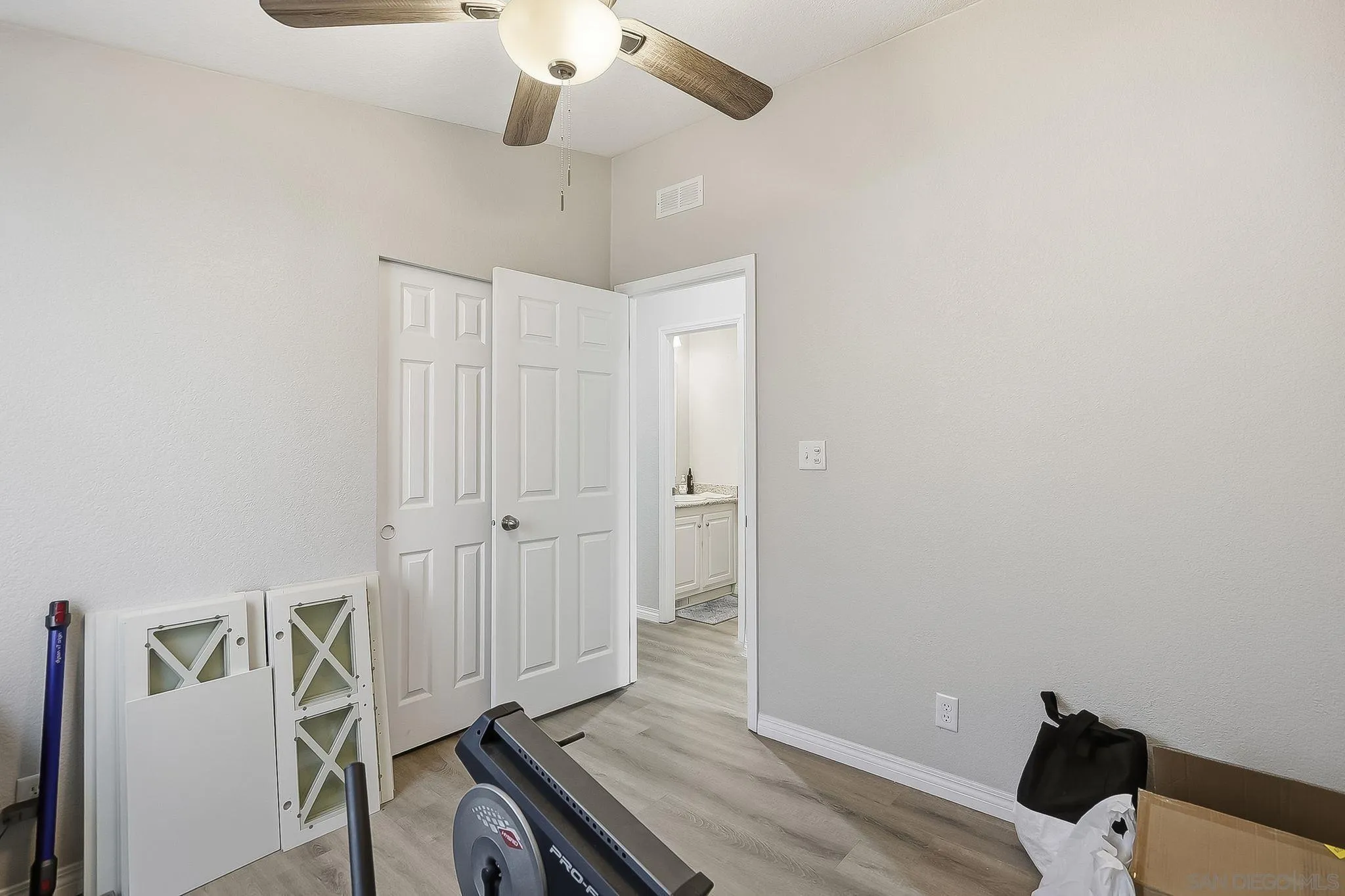 https://cdn.realtyfeed.com/cdn/127/260009191/4701064777544e2de46b96d1ab82819e.webp