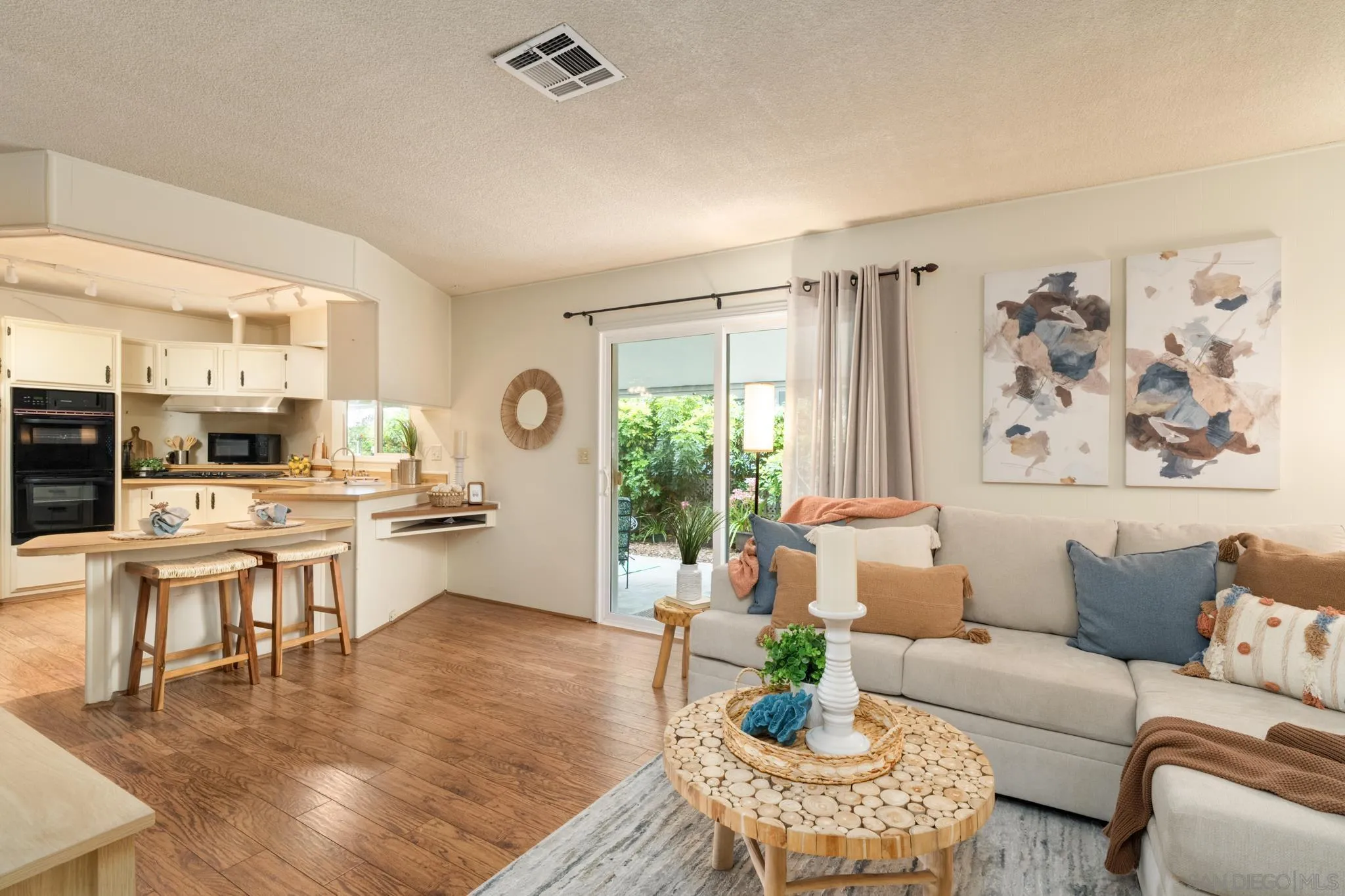 https://cdn.realtyfeed.com/cdn/127/260009195/53f6aa8d1d91d524bad5abf3cd5a1436.webp