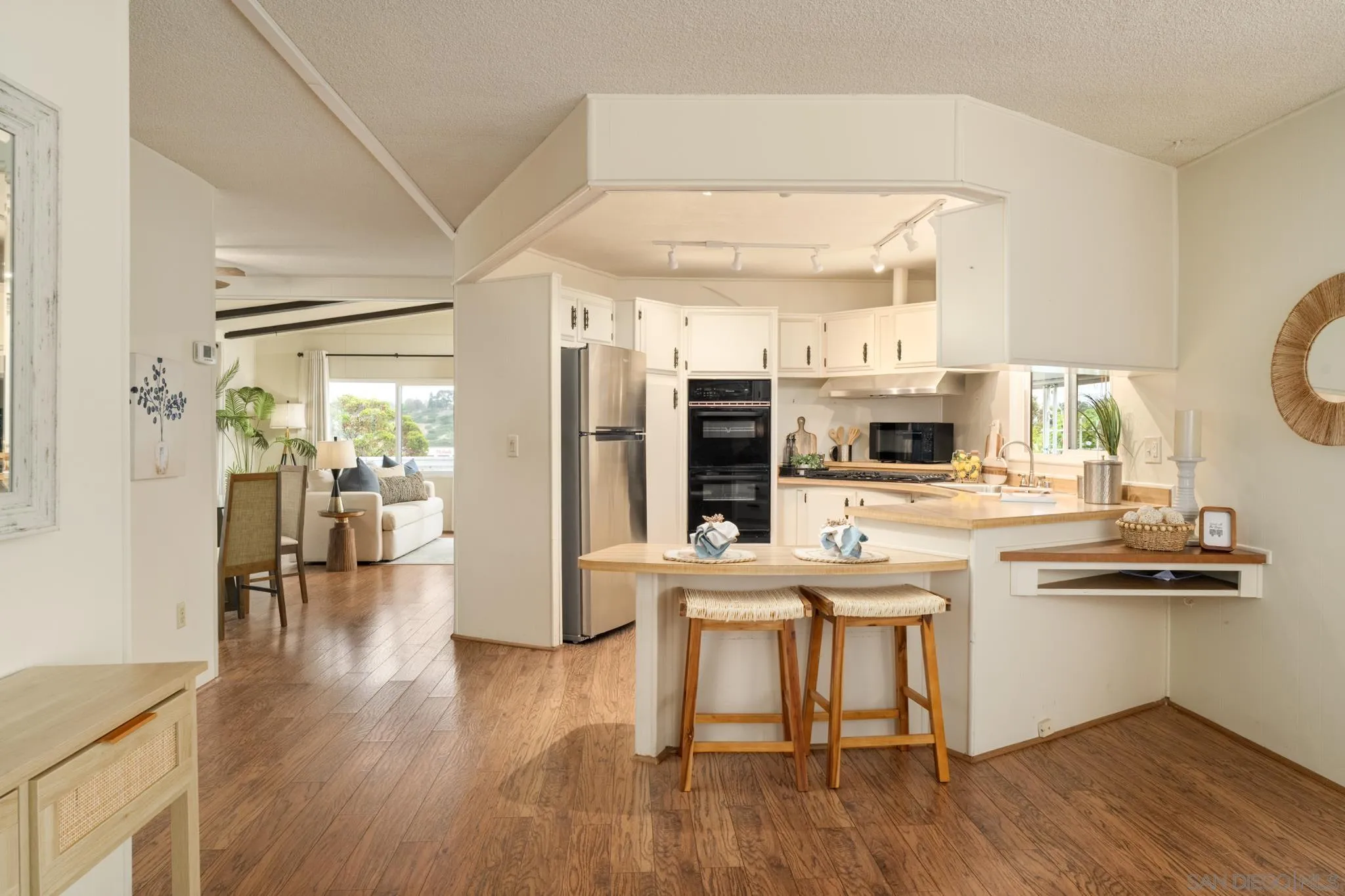 https://cdn.realtyfeed.com/cdn/127/260009195/5c2ed1f3b8d88c9ccf11f5b8f611f612.webp