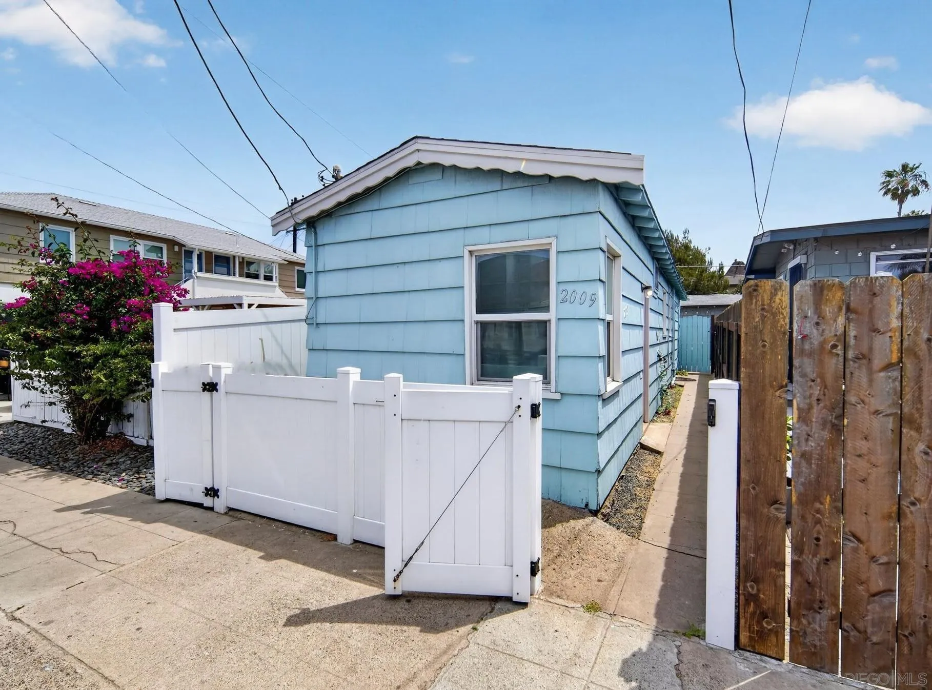 https://cdn.realtyfeed.com/cdn/127/260009198/2c7d8cfdb9592b2ef7c6796200194c45.webp