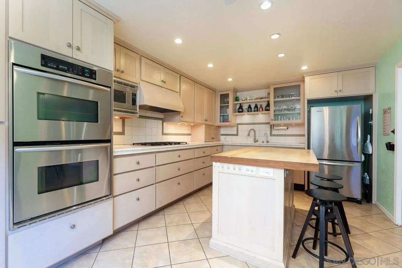 Photo #12: 260009200 Listing: Photo #12