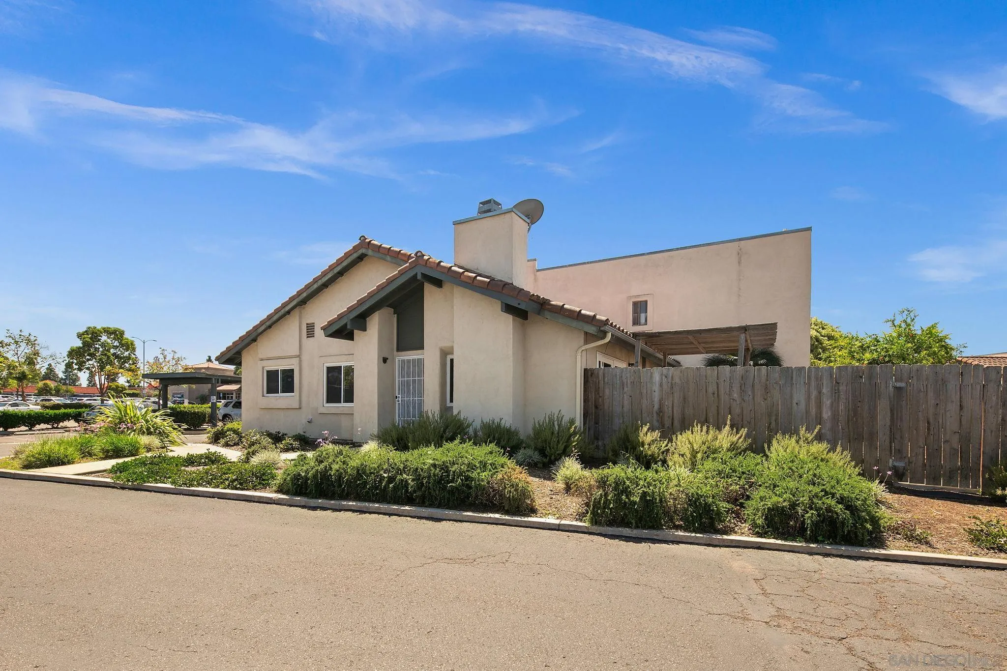 Photo #2: 260009201 Listing: Photo #2