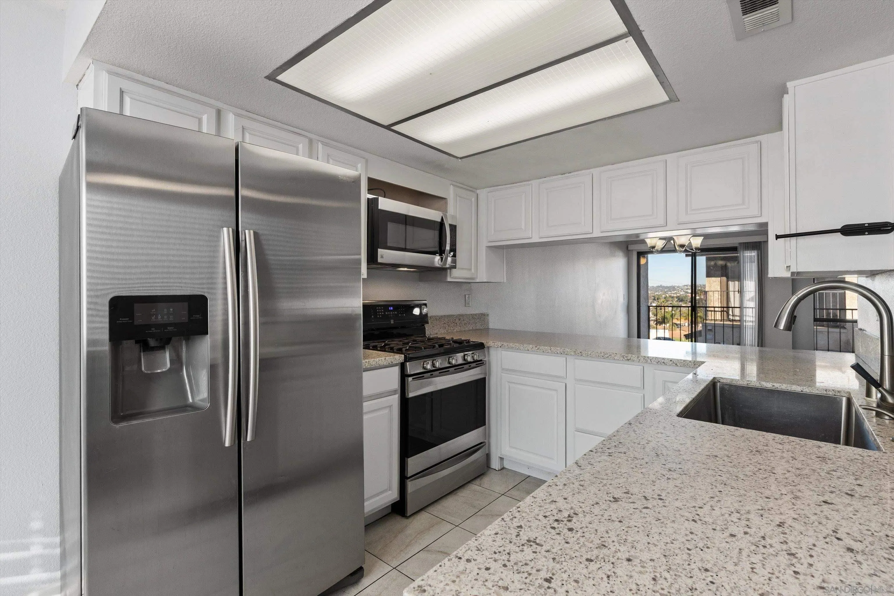 https://cdn.realtyfeed.com/cdn/127/260009202/e08983160e38b9e6e467b6ff240f0d0e.webp