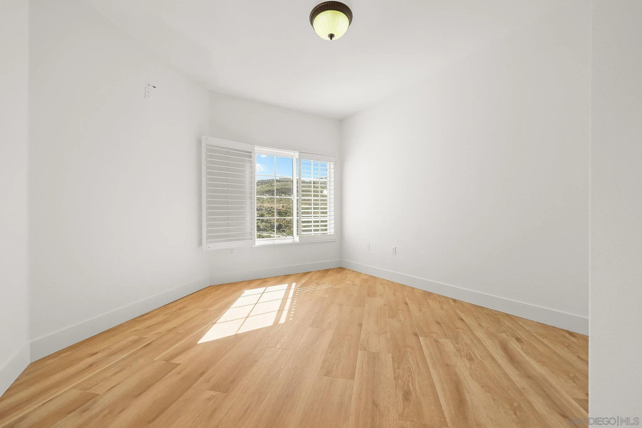 https://cdn.realtyfeed.com/cdn/127/260009206/27b4f4f08ed8d50b557c835ac66c434c.webp