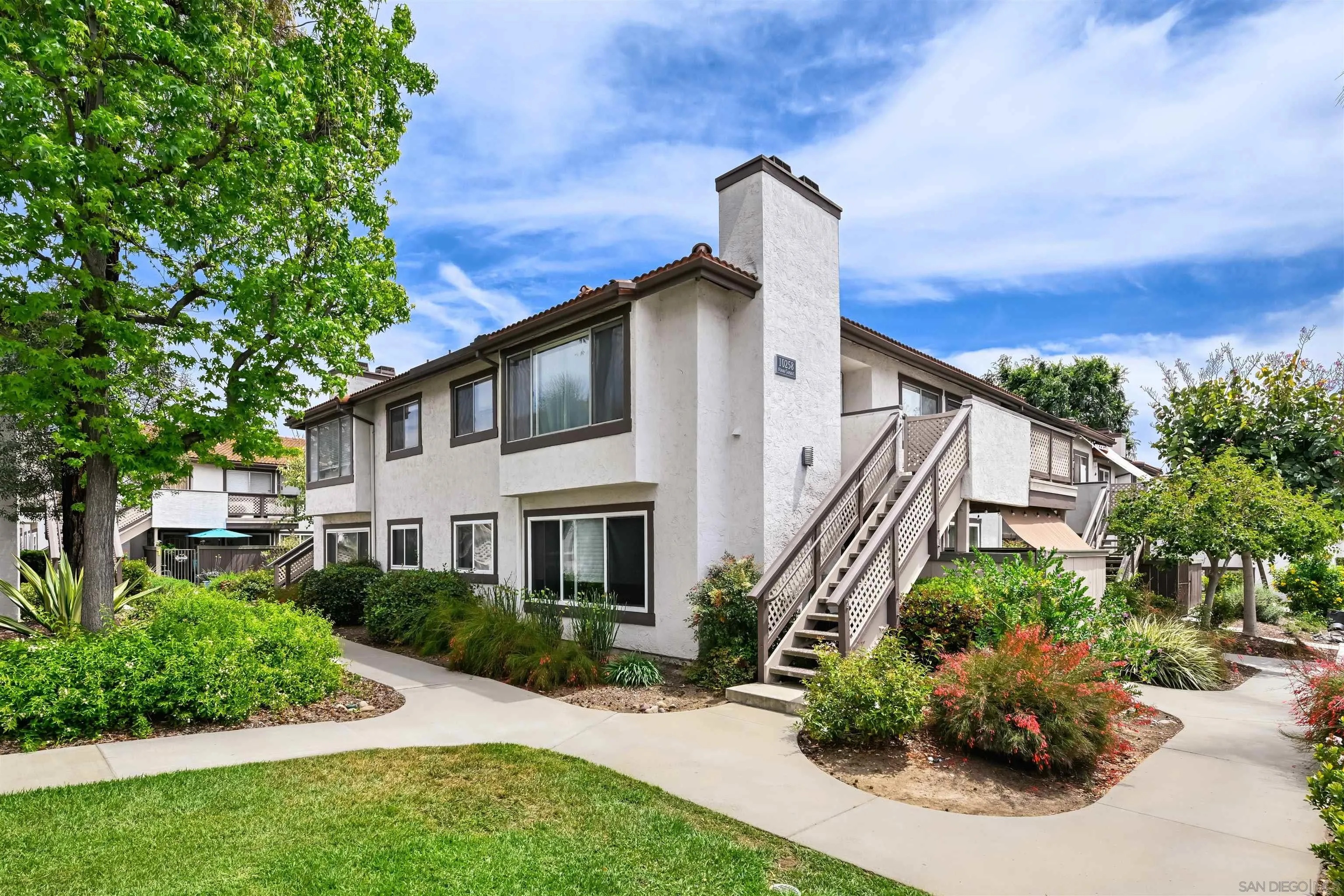 https://cdn.realtyfeed.com/cdn/127/260009214/8ff86534f35daf13ed29fb161972eb14.webp