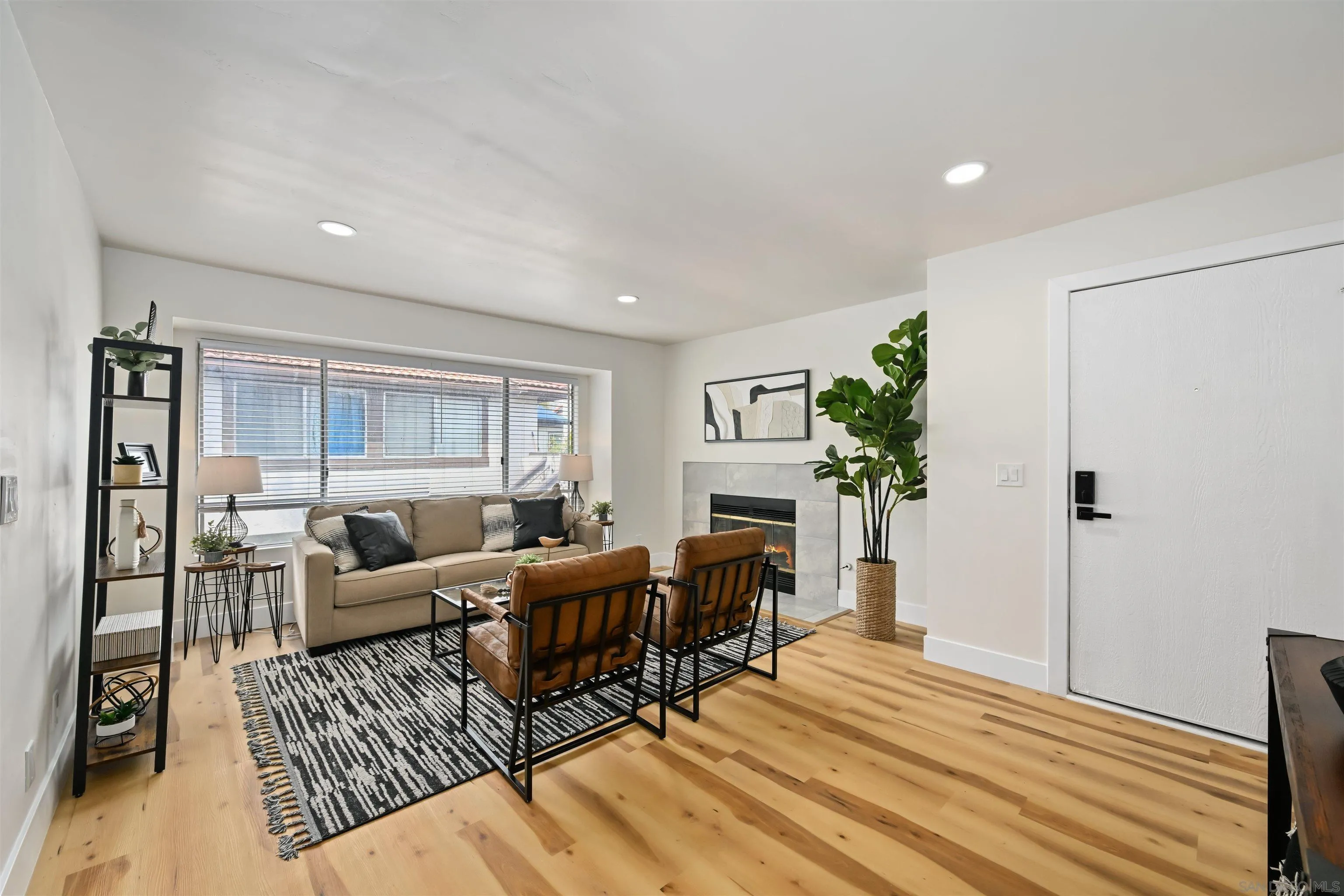 https://cdn.realtyfeed.com/cdn/127/260009214/bb8b5735995e9b6efff8ad24c4c1253c.webp