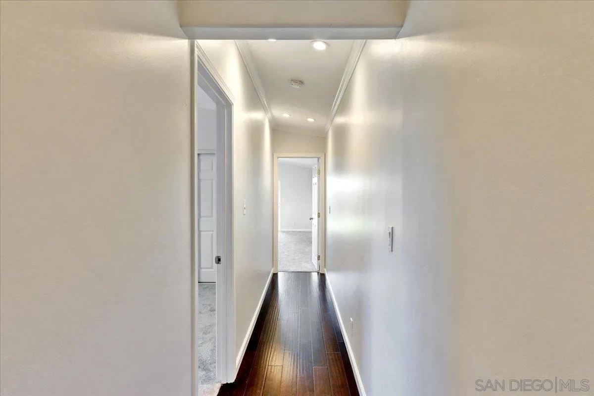 https://cdn.realtyfeed.com/cdn/127/260009235/2195bcf2432d880b87d253958973fa42.webp