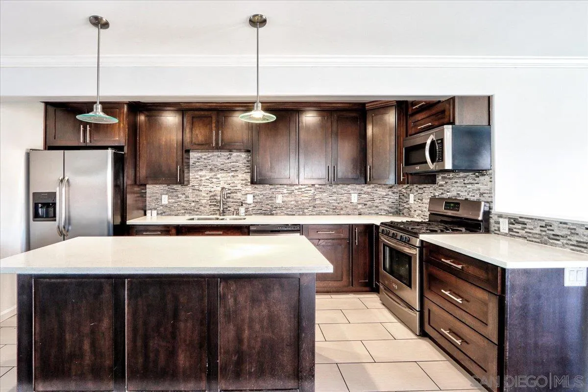 https://cdn.realtyfeed.com/cdn/127/260009235/9a3d5c22b5863575845845147768e8d6.webp