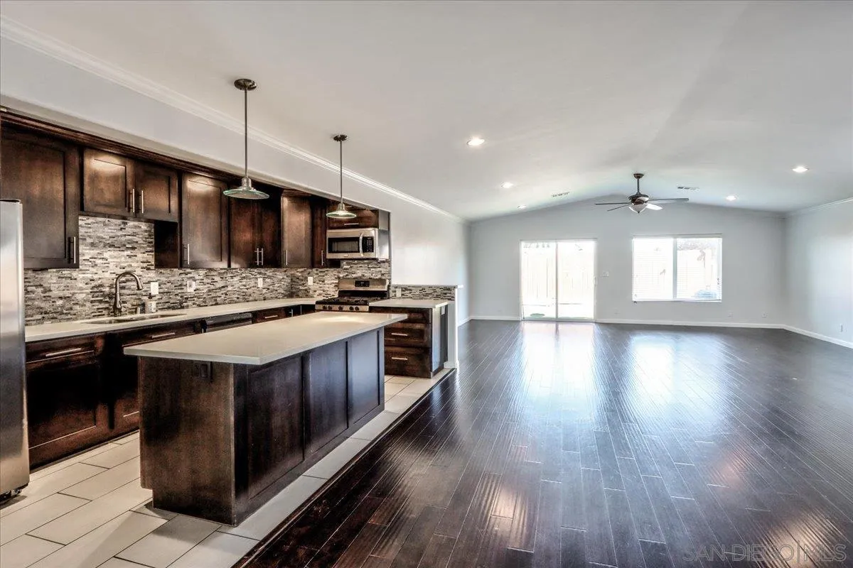 https://cdn.realtyfeed.com/cdn/127/260009235/f9b01787580c1ccdcb3435fb37cefdf5.webp