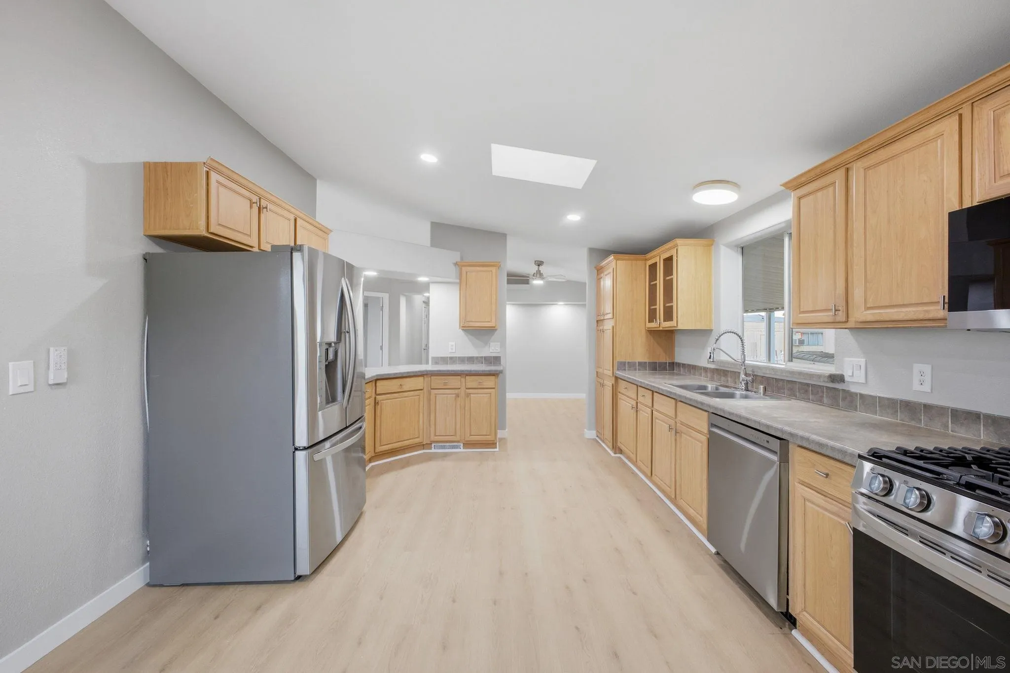 https://cdn.realtyfeed.com/cdn/127/260009240/08615c7f3b275900df39cabd5f53843f.webp
