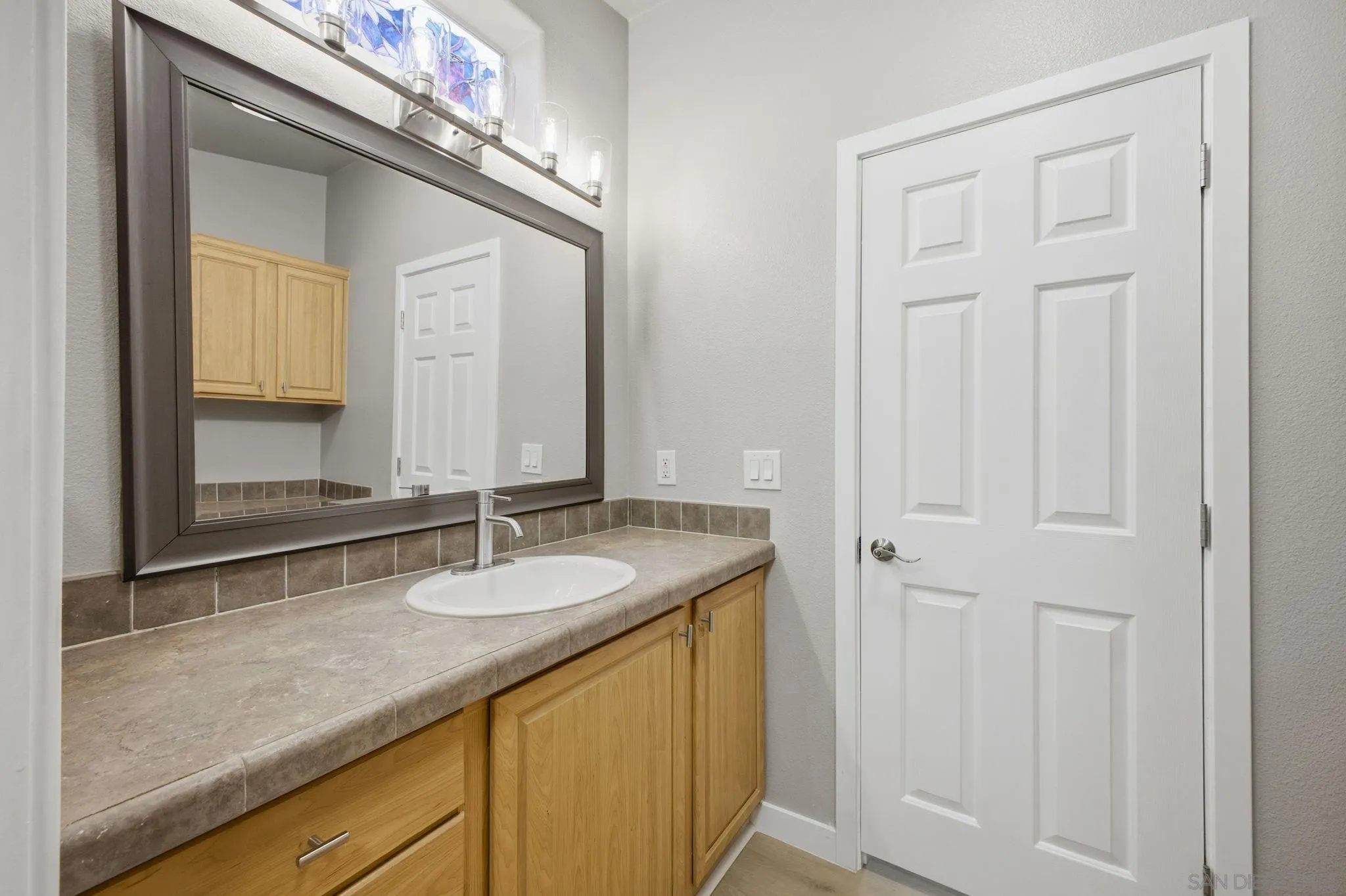 https://cdn.realtyfeed.com/cdn/127/260009240/1c03aac52214af6a8f983f0a60a08e4d.webp
