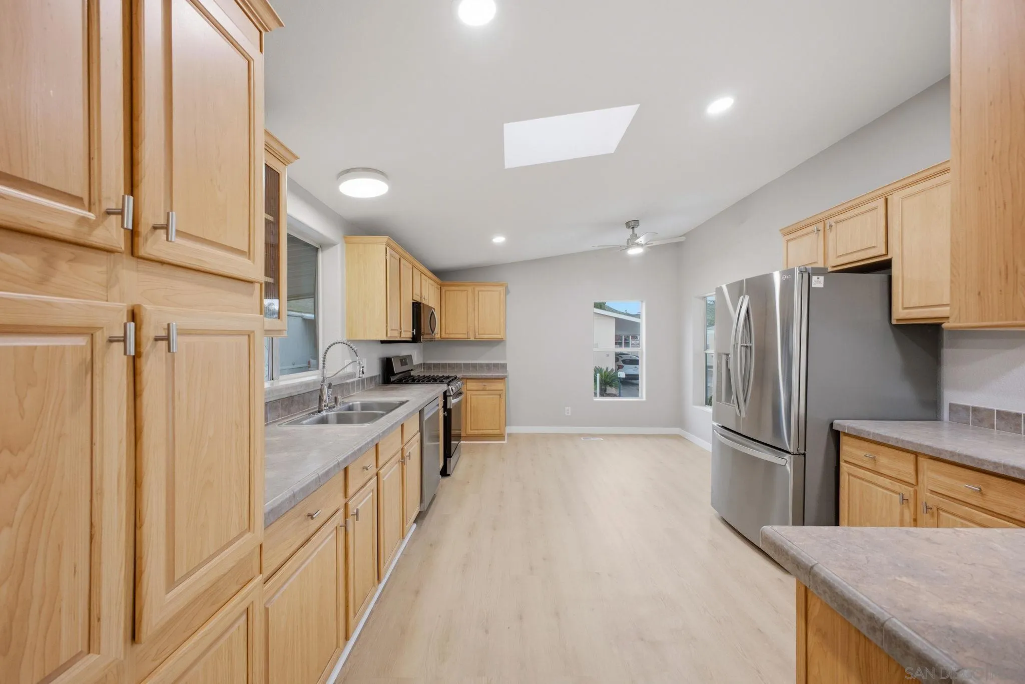 https://cdn.realtyfeed.com/cdn/127/260009240/2e44f253137f6e9a90d80a66c5e2f5ba.webp