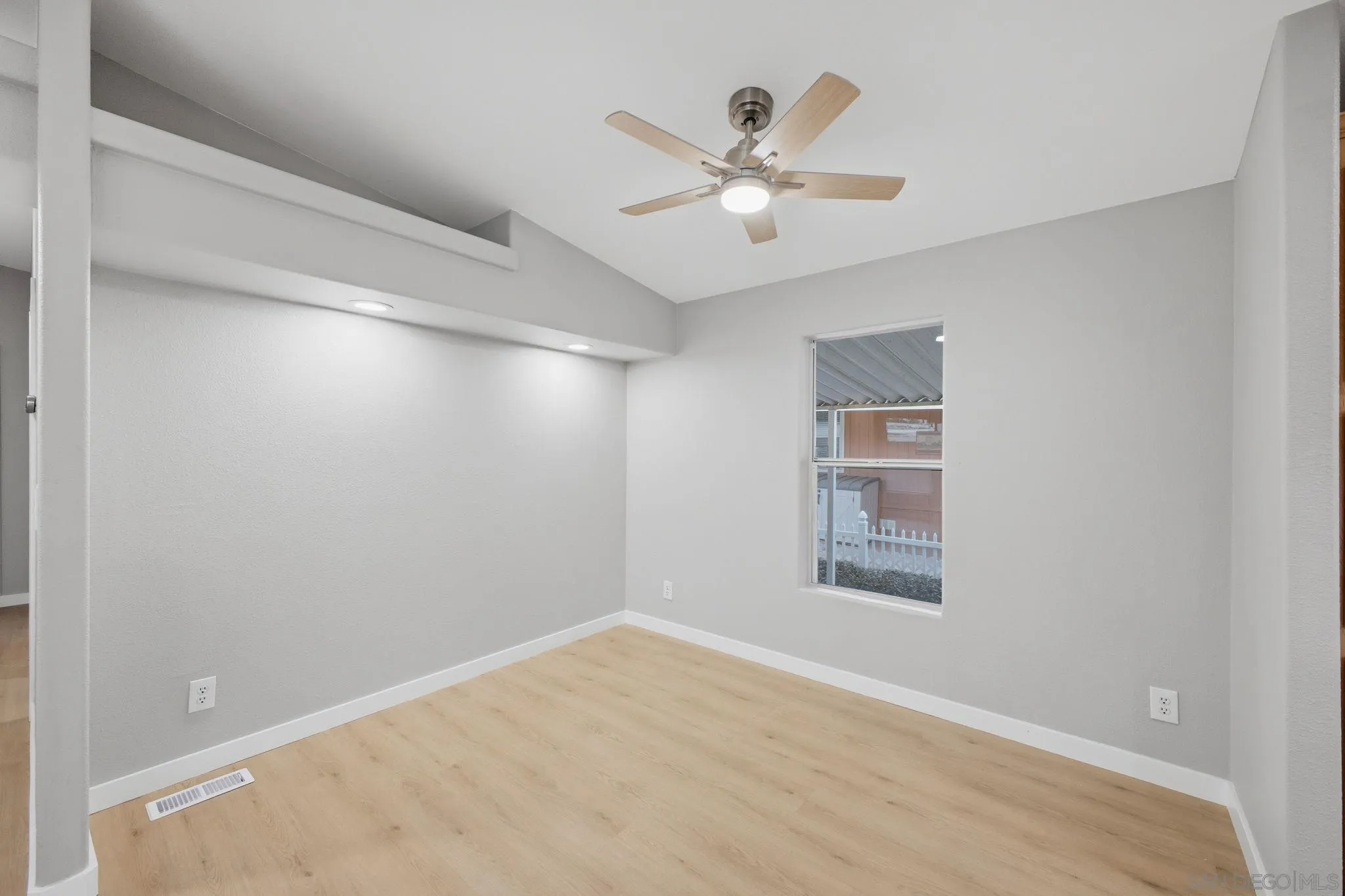 https://cdn.realtyfeed.com/cdn/127/260009240/7ed37fdd14655aba8f05cc61df2582b0.webp