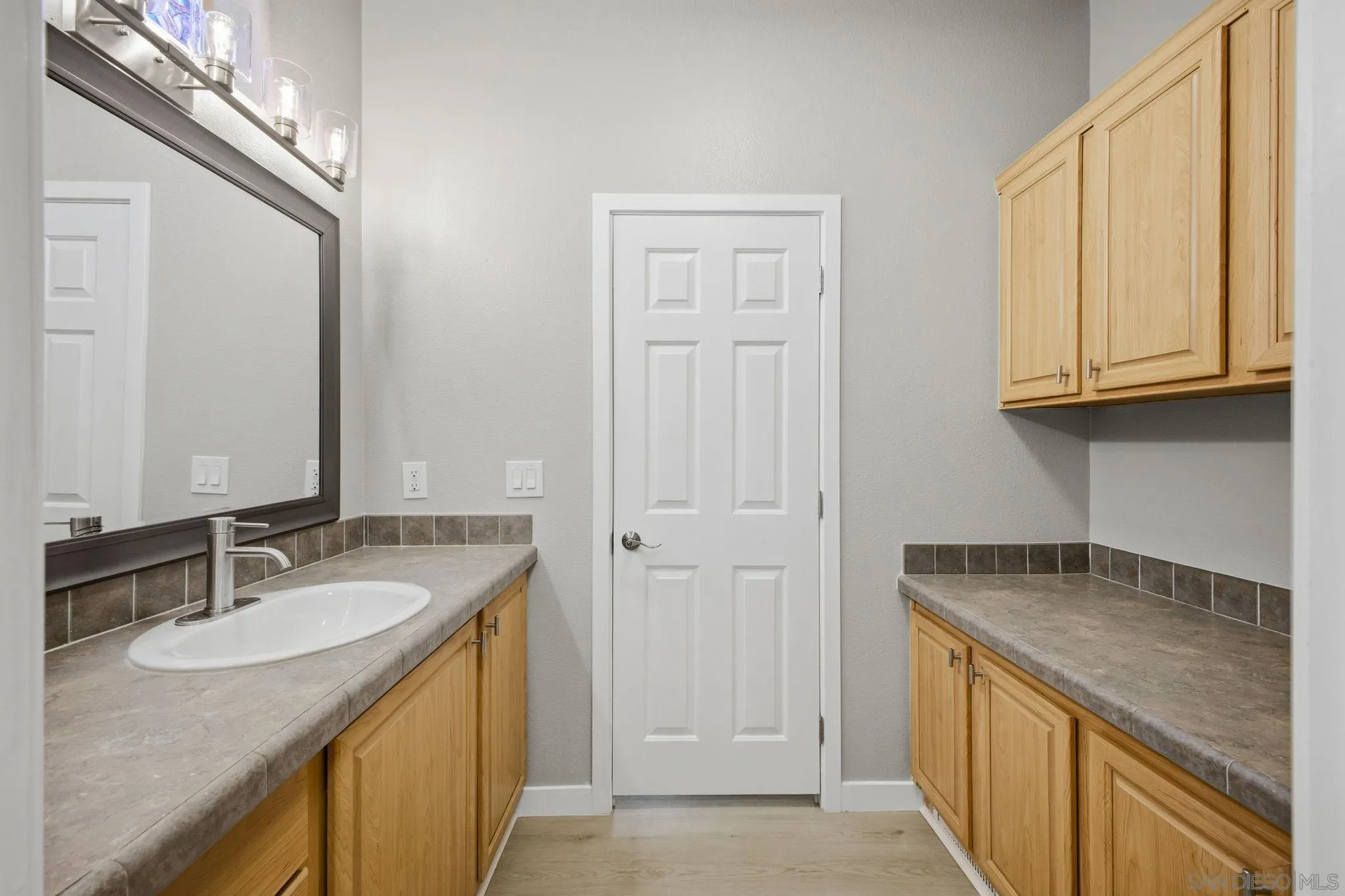 https://cdn.realtyfeed.com/cdn/127/260009240/8d3e64c1bb5989d872cd1662b86da43f.webp
