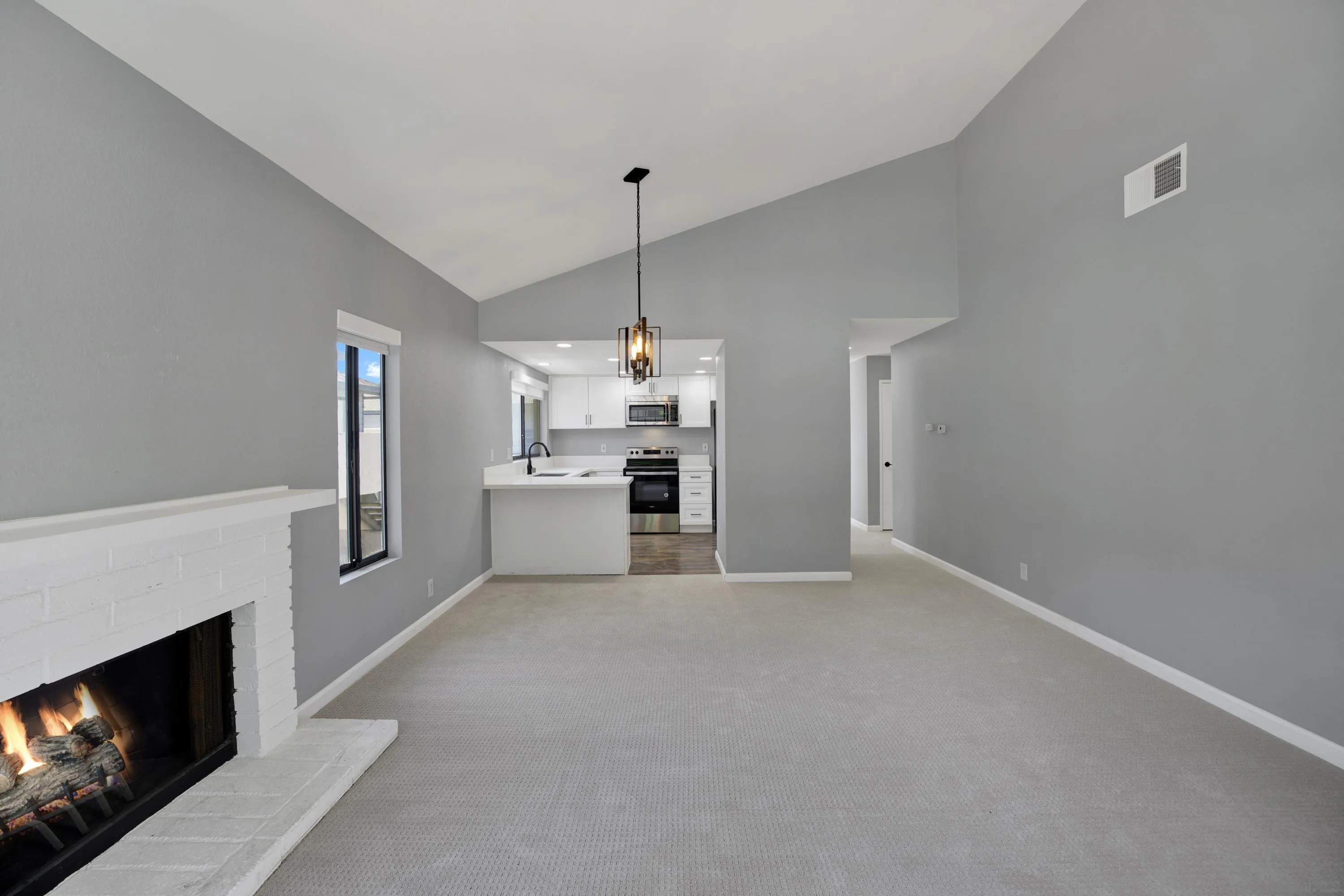 https://cdn.realtyfeed.com/cdn/127/260009244/03799da95bd8d4a50d4bf22cf6d906f4.webp