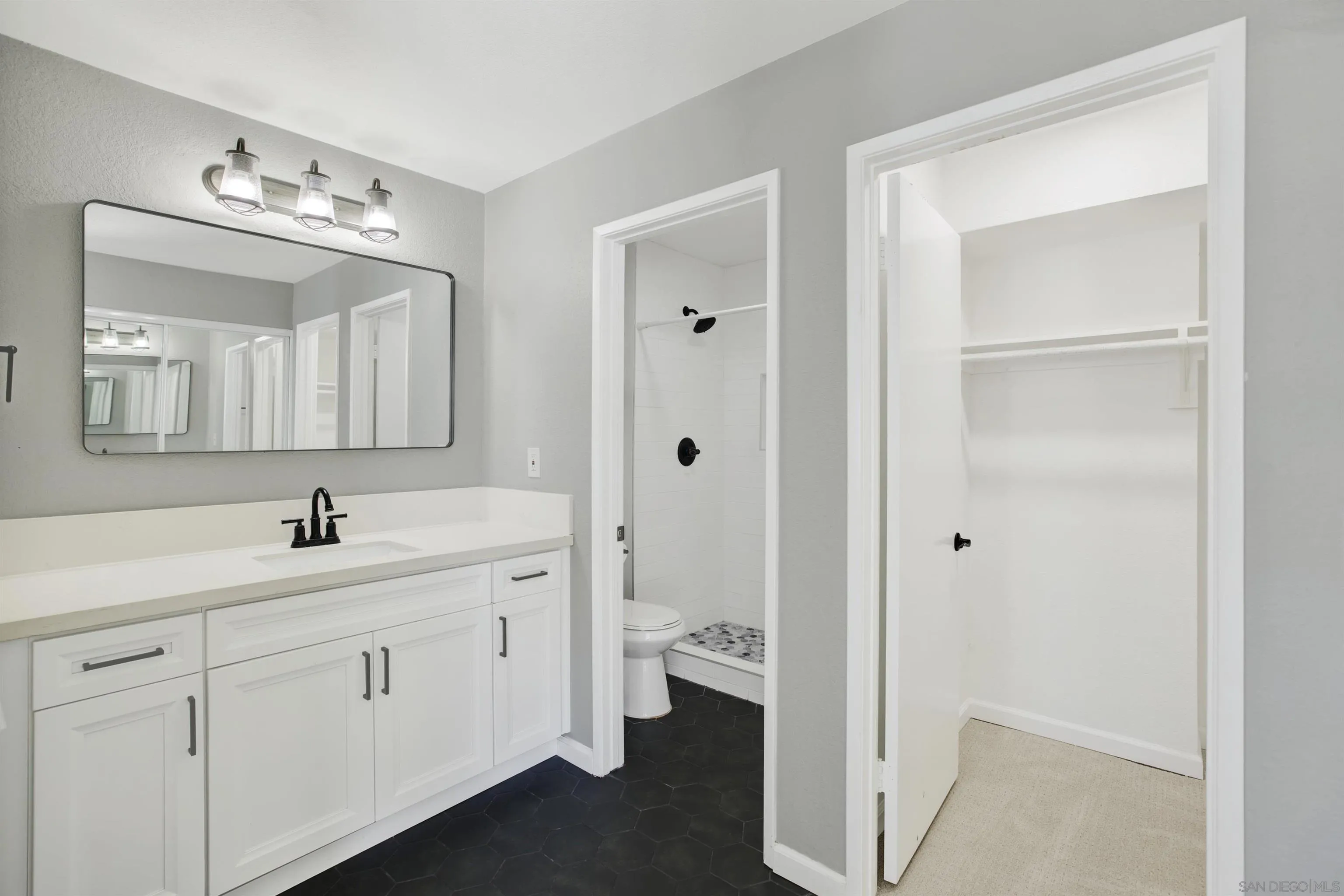 https://cdn.realtyfeed.com/cdn/127/260009244/4d418435f302edda63ecb6b3dc4806ea.webp