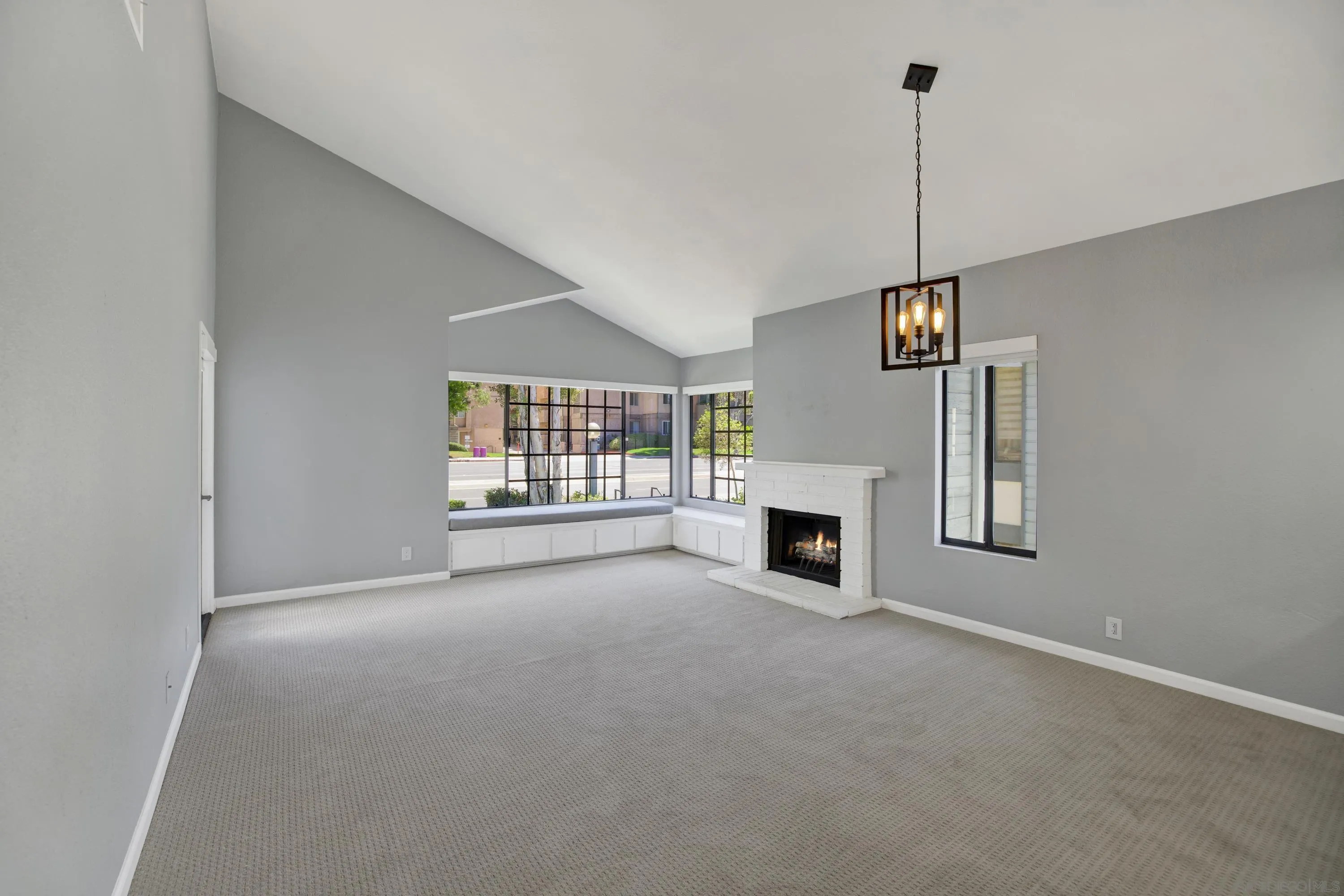 https://cdn.realtyfeed.com/cdn/127/260009244/88d72aba115b49d6785af16ea9b36e12.webp