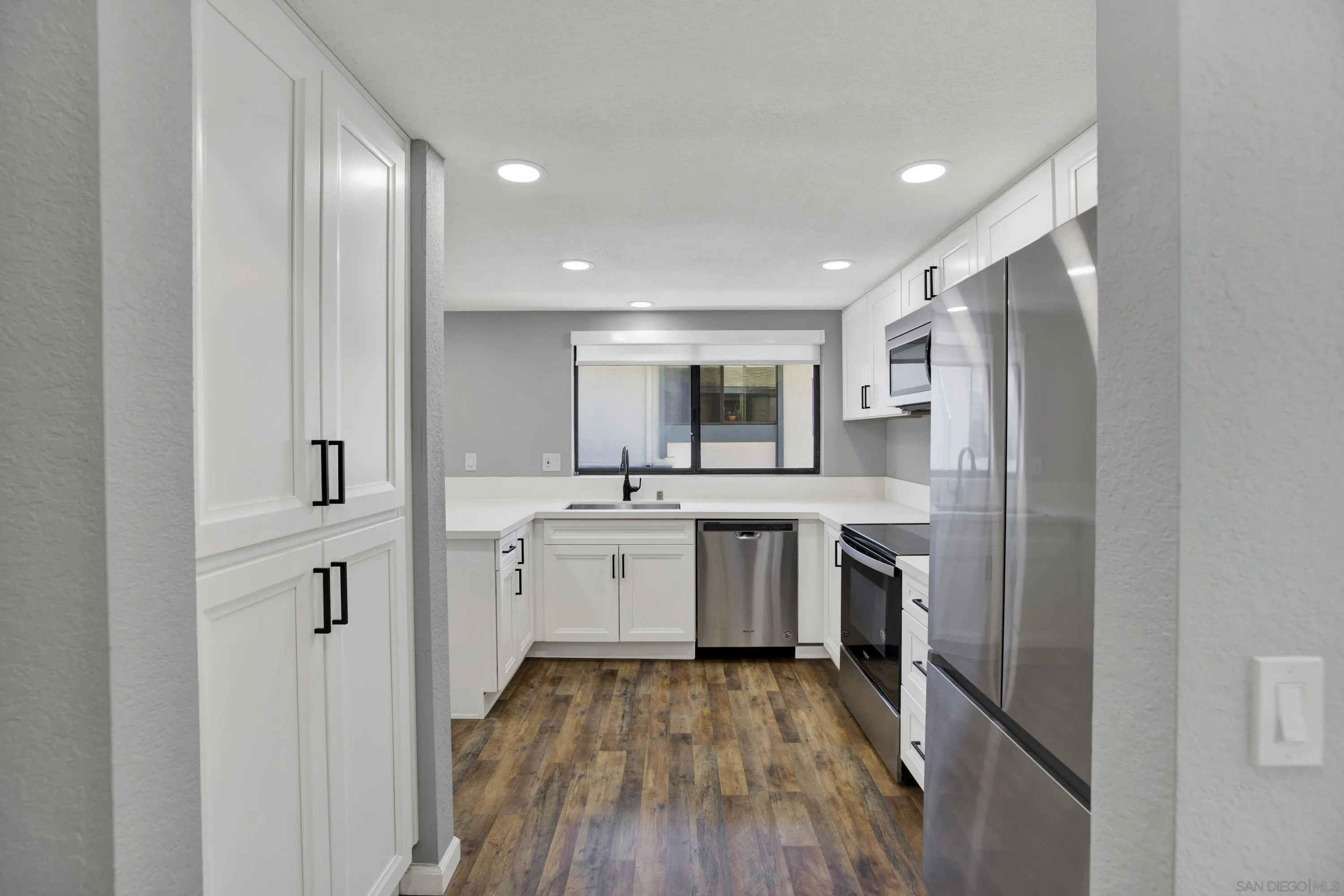 8878 Regents Road Unit 201, San Diego, CA 92122 - Photo 3 of 33, San Diego, CA