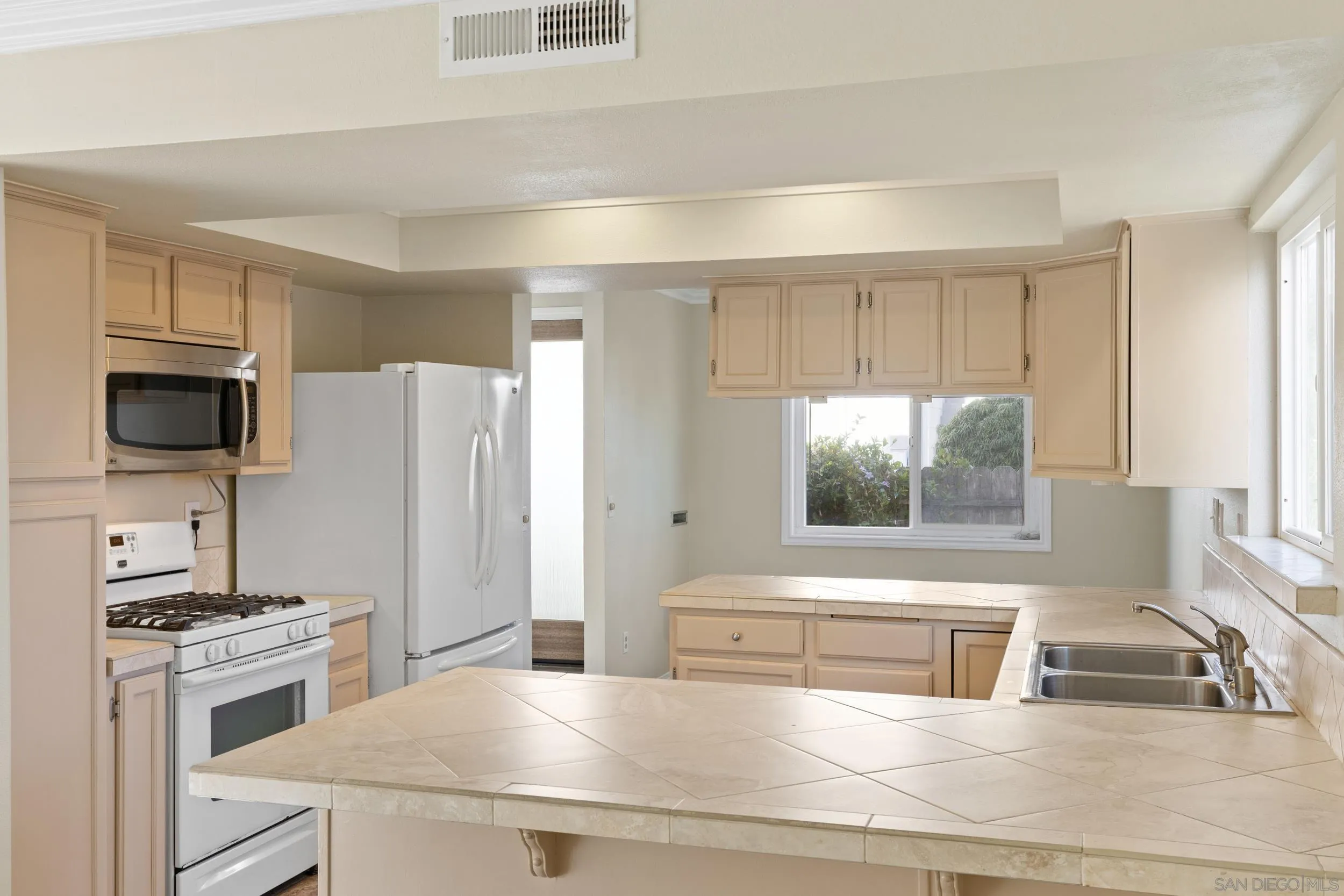 Photo #10: 260009248 Listing: Photo #10