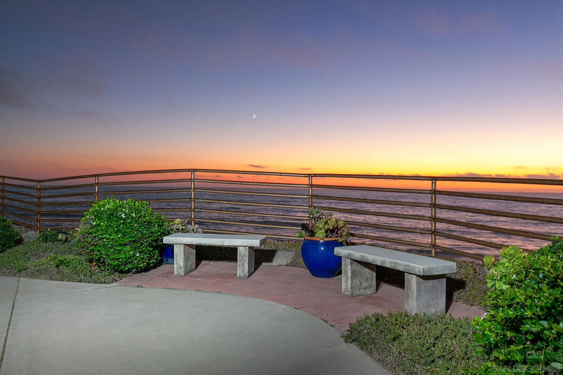 https://cdn.realtyfeed.com/cdn/127/260009254/00be4d8bfce25524177462413dddf709.webp