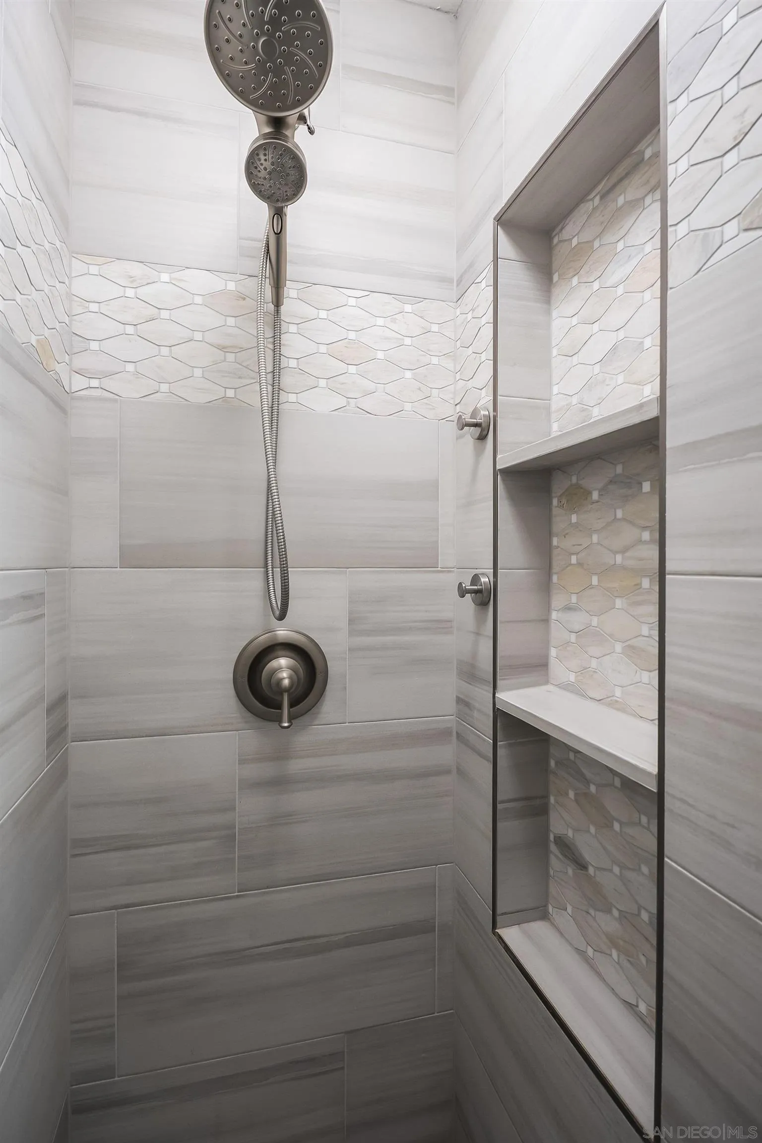 https://cdn.realtyfeed.com/cdn/127/260009254/8509d405d3a5faa414bf7d35392c28e2.webp
