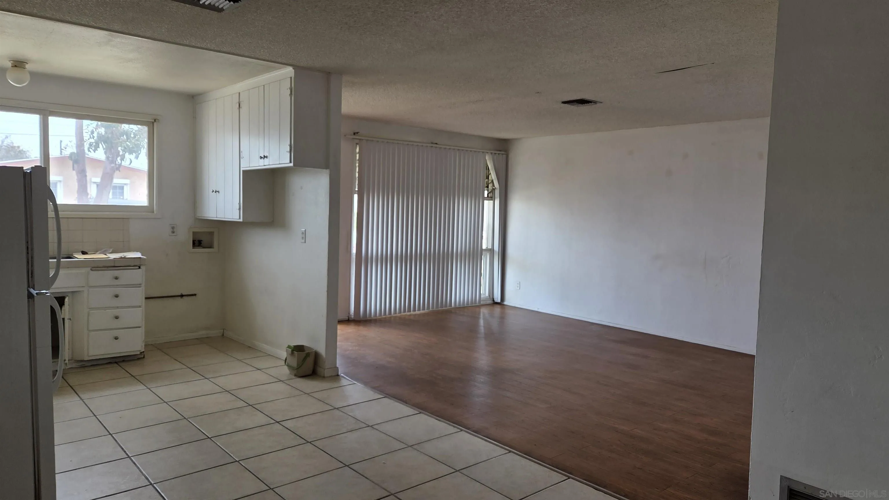 https://cdn.realtyfeed.com/cdn/127/260009261/1f3f789a533c09e97ed04ef4c1b8414b.webp