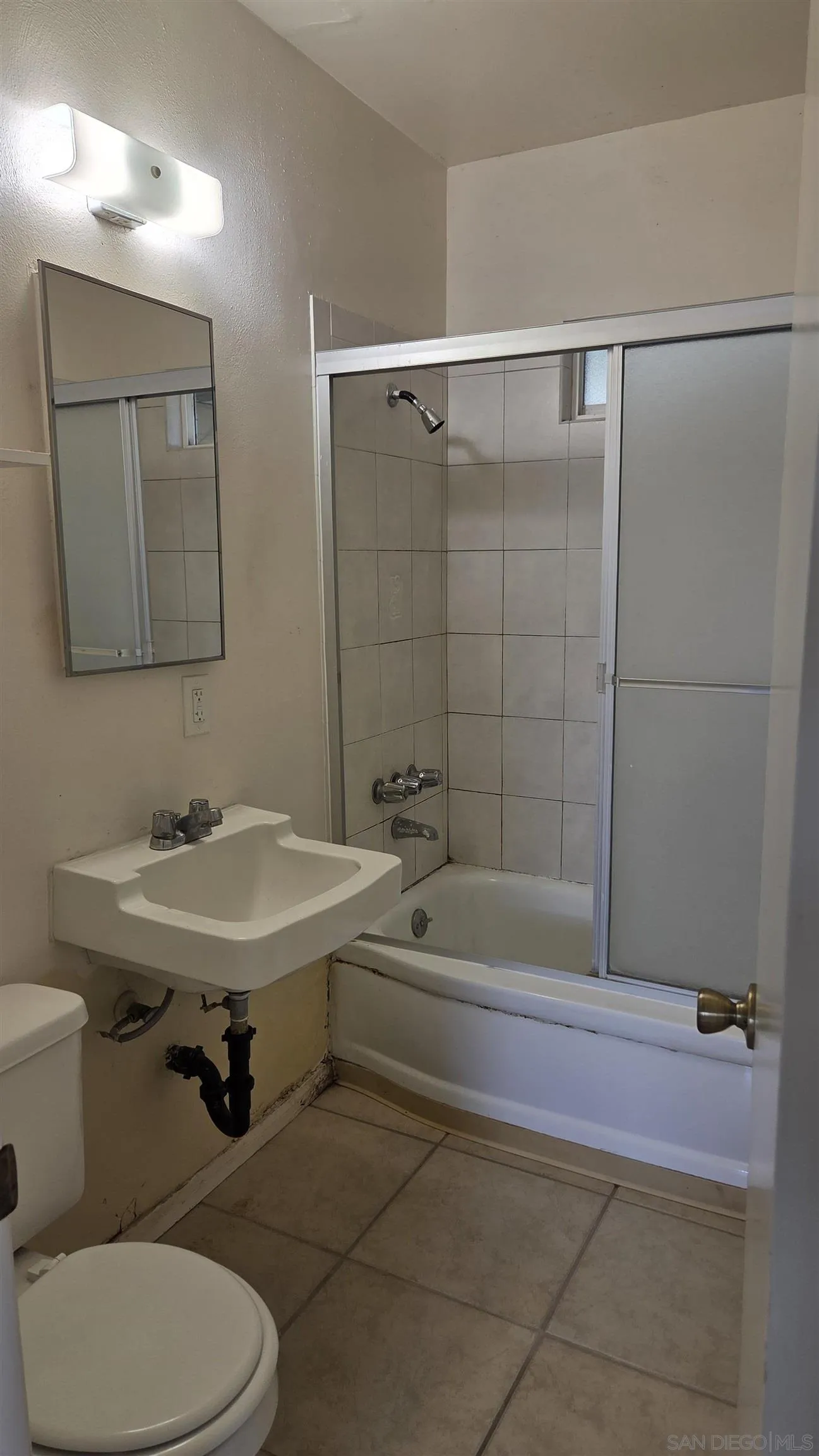 https://cdn.realtyfeed.com/cdn/127/260009261/6695e8f8a2a605a79491e14b74738e1a.webp