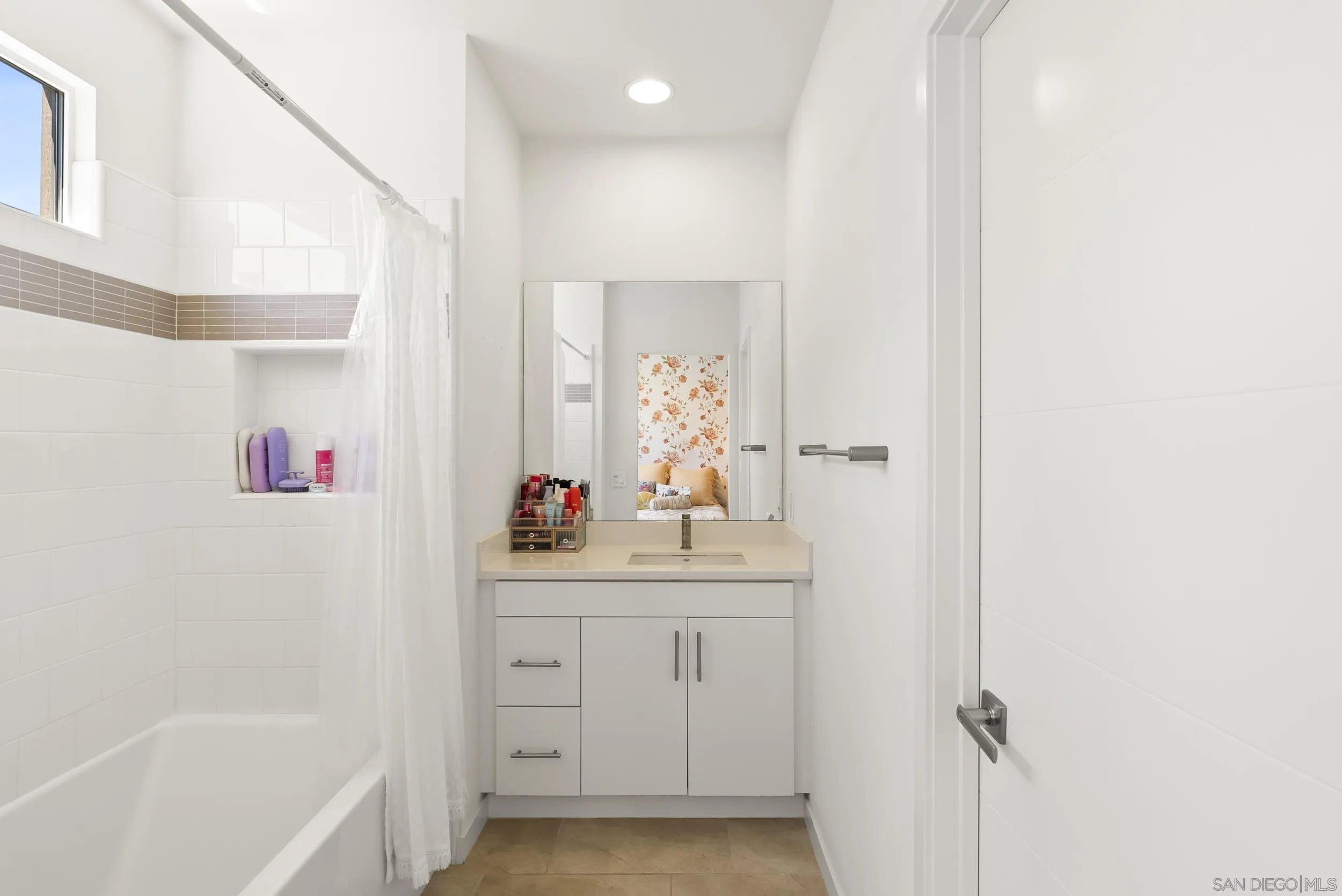 2537 State St., Carlsbad, CA, 92008