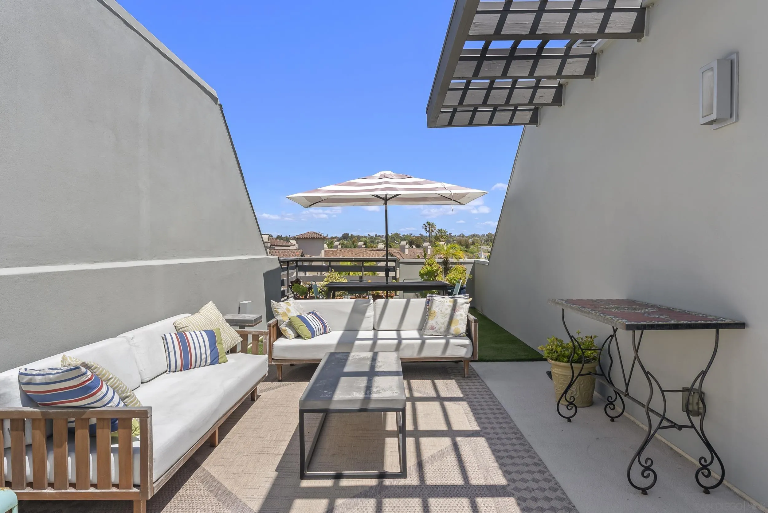 2537 State St., Carlsbad, CA, 92008
