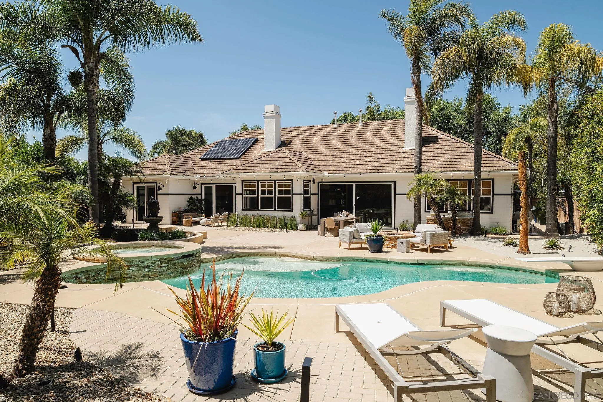 https://cdn.realtyfeed.com/cdn/127/260009273/1295bed6a8233dfb4dfa6ad370357037.webp