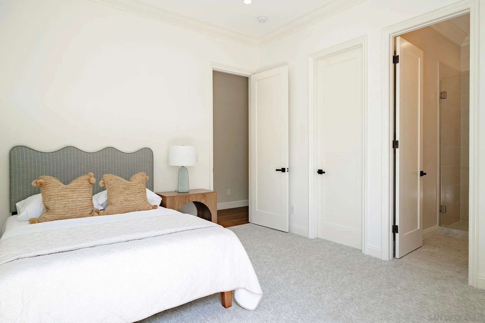 https://cdn.realtyfeed.com/cdn/127/260009273/2c61457b8d1b03098e694dd1800dd193.webp