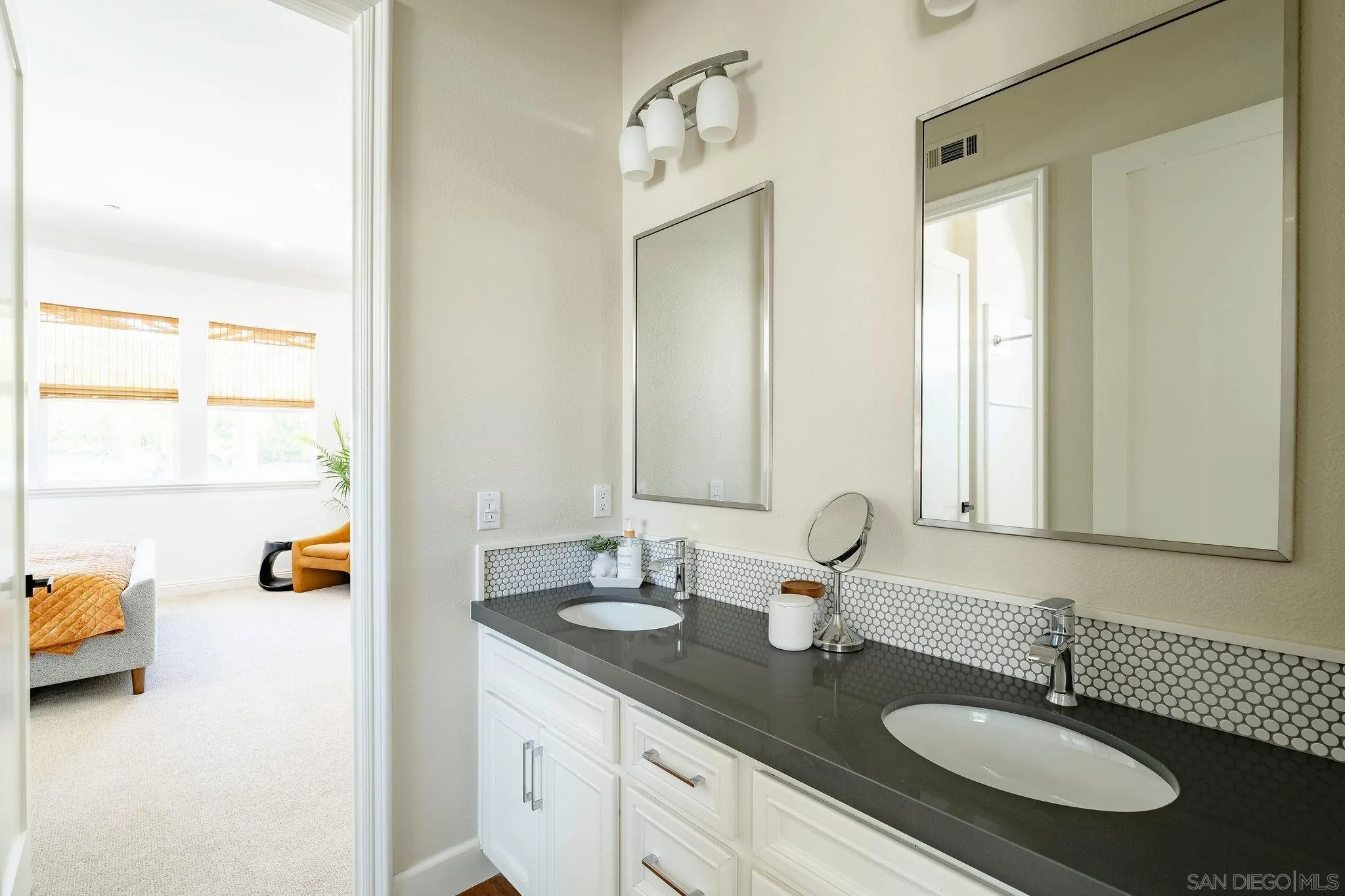 https://cdn.realtyfeed.com/cdn/127/260009273/30dfbb7023495322a3b67f11ca35a67b.webp