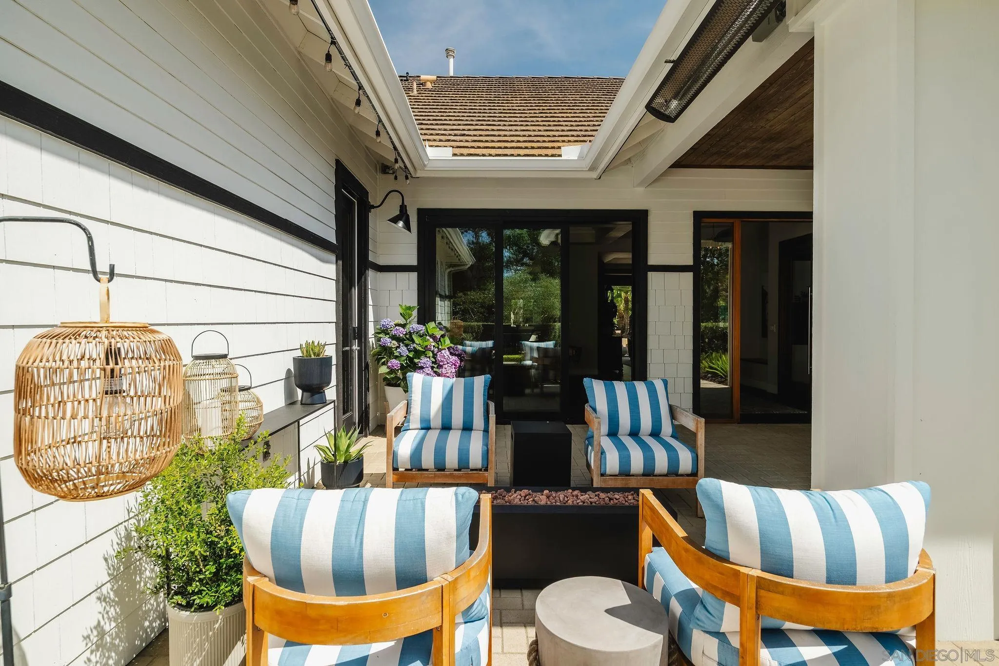 https://cdn.realtyfeed.com/cdn/127/260009273/a49d07df706639a2f2c053df2400c229.webp