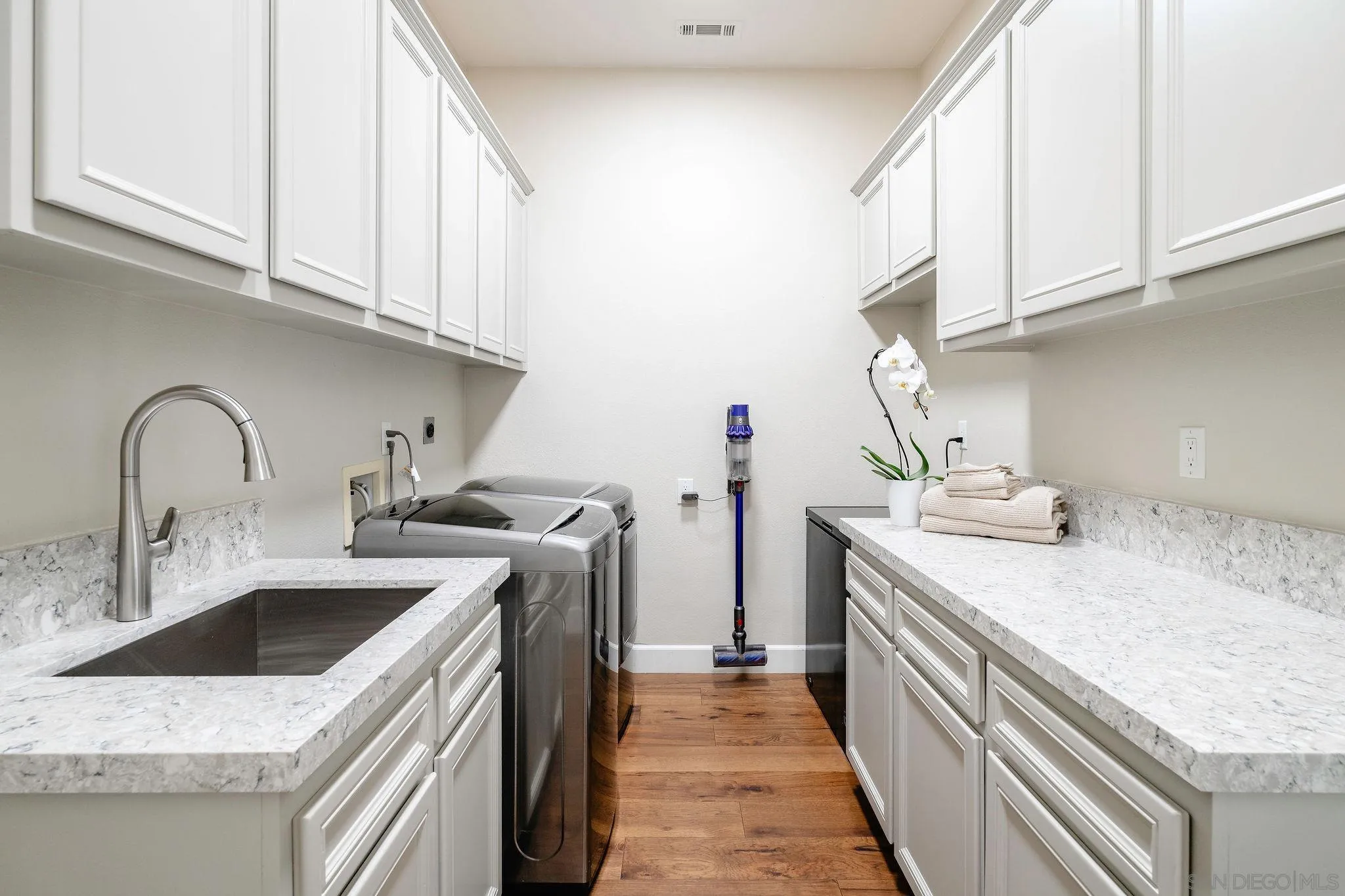 https://cdn.realtyfeed.com/cdn/127/260009273/e92418748b4a9259f9fb624a9eb2ee82.webp