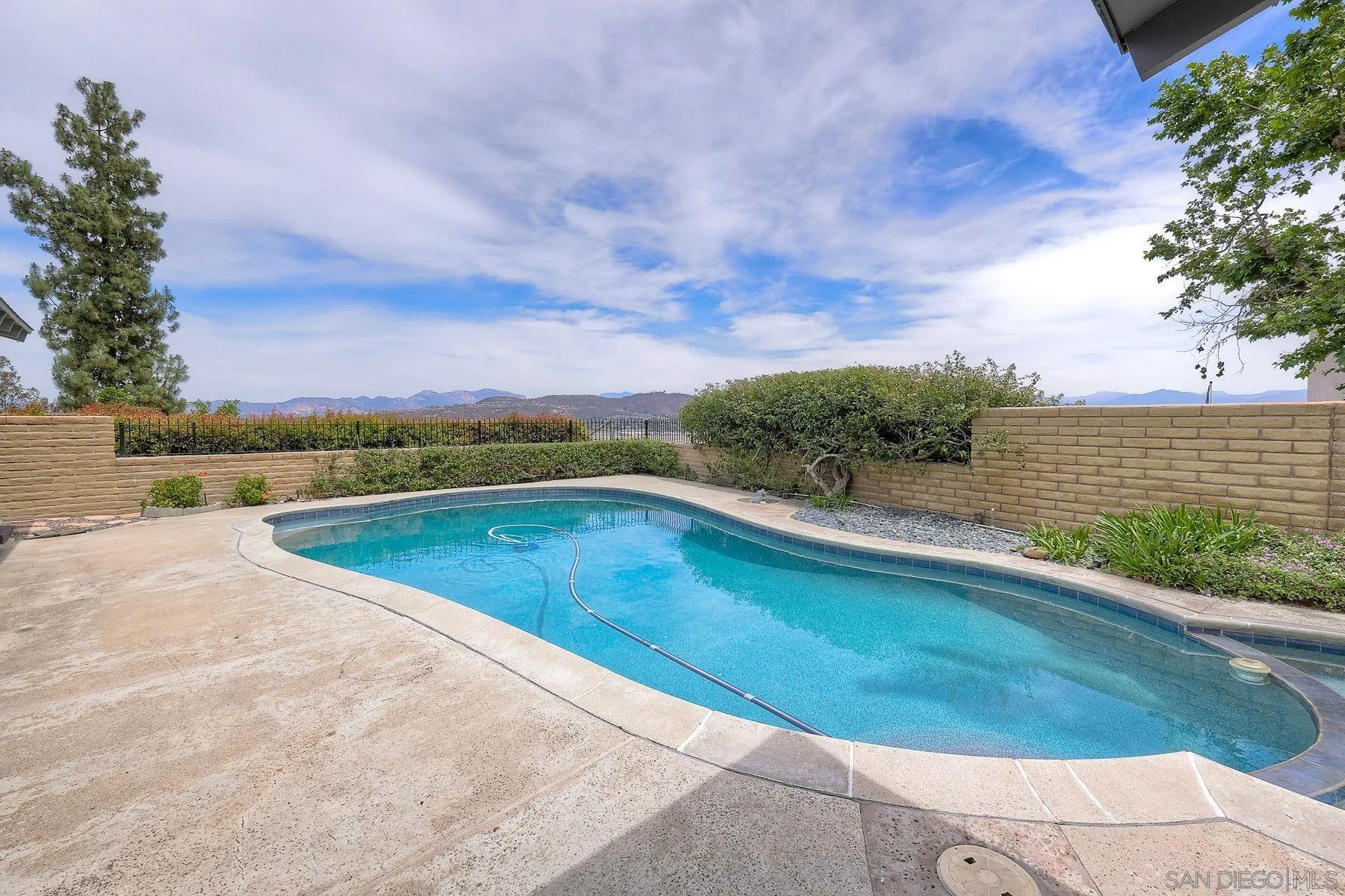 1535 Avenida Ladera