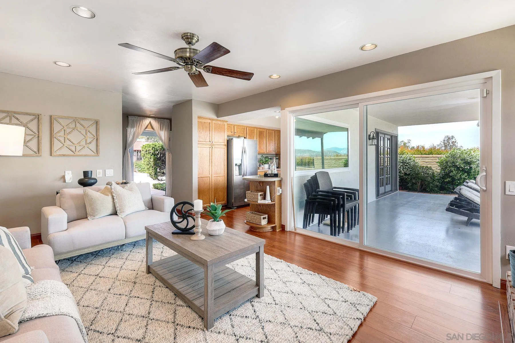 1535 Avenida Ladera