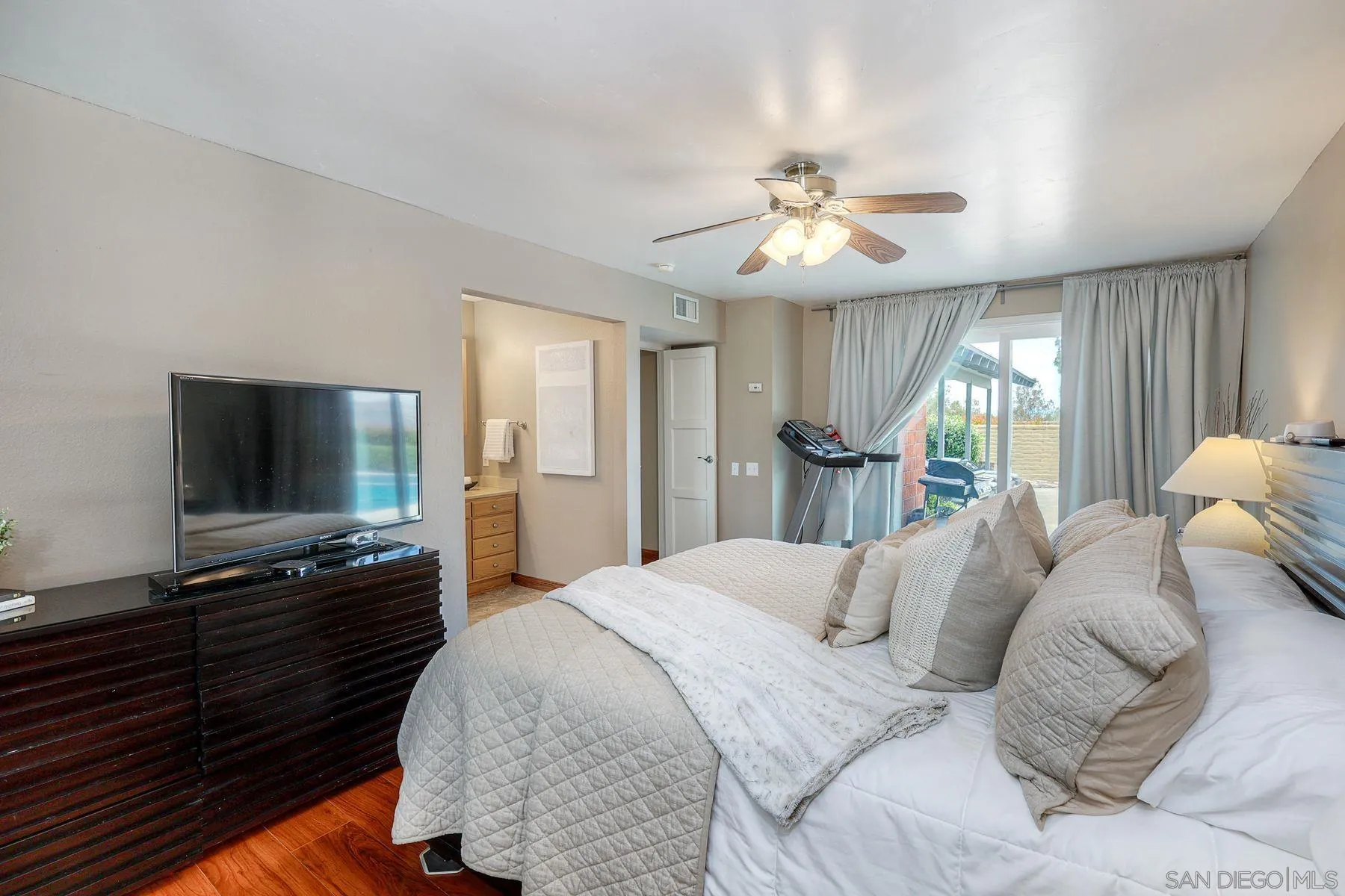 1535 Avenida Ladera
