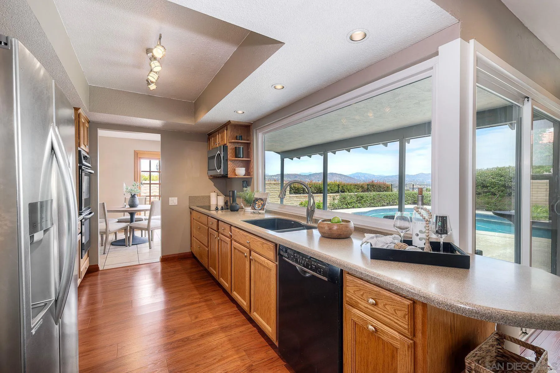 1535 Avenida Ladera