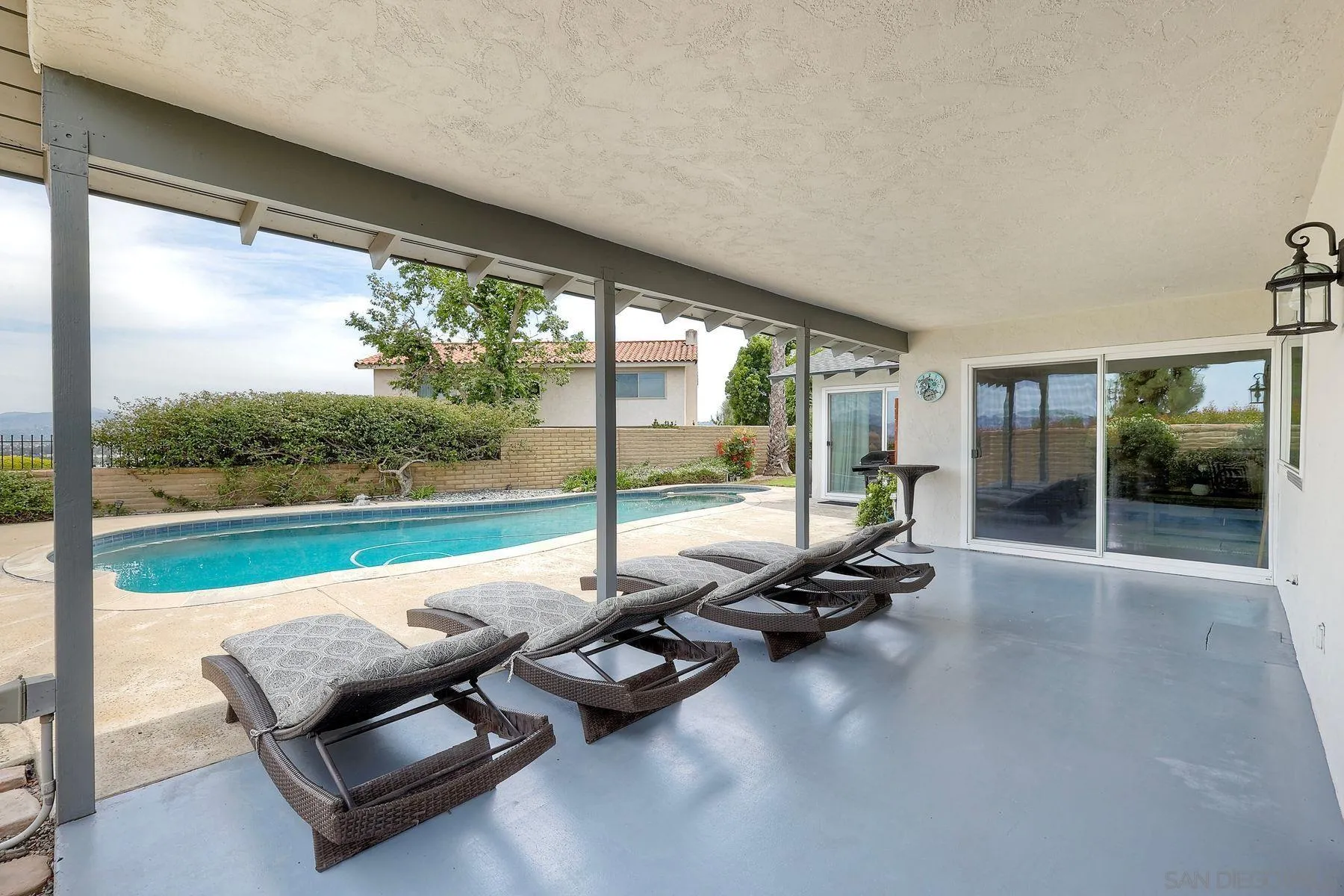 1535 Avenida Ladera