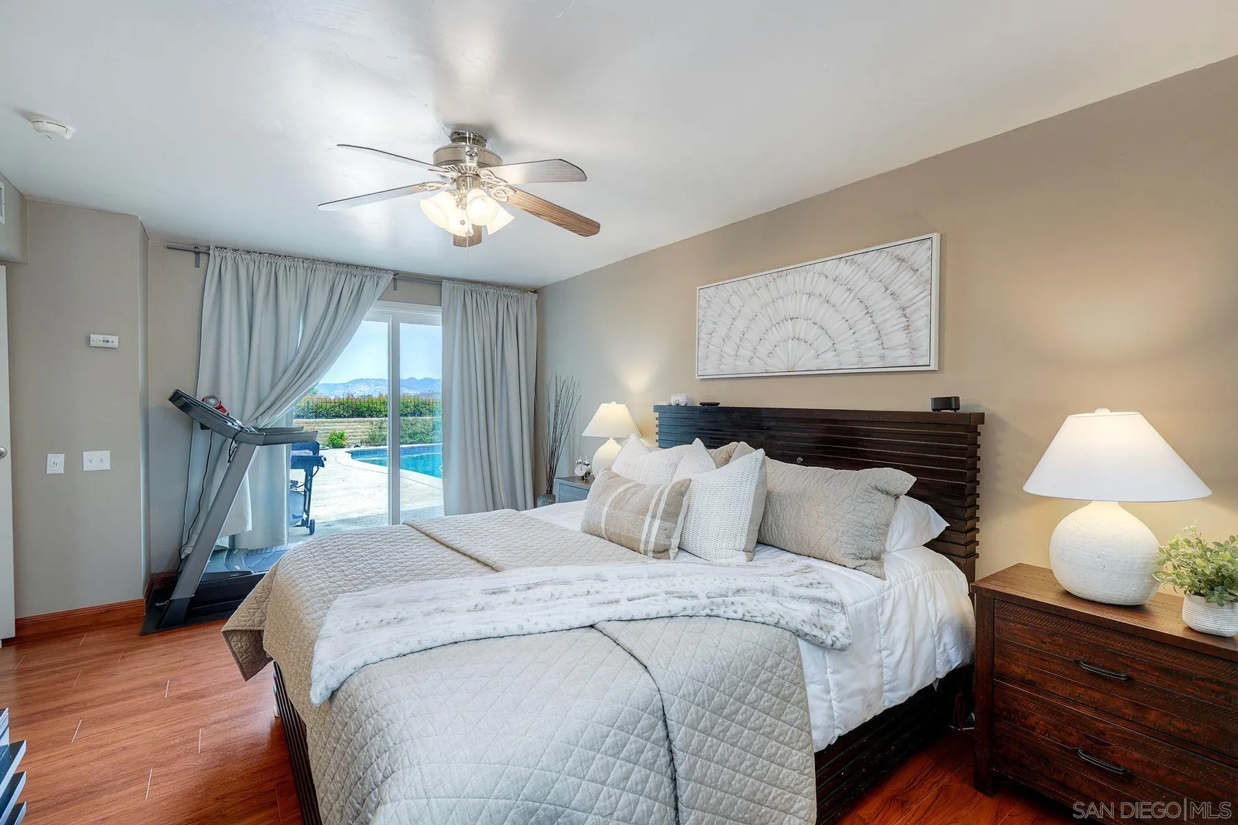 1535 Avenida Ladera