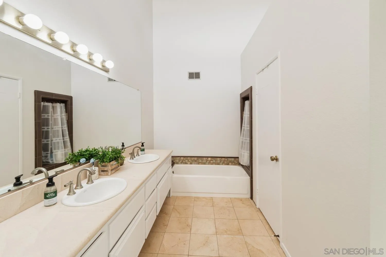 895 Connors Ct, Claremont, CA, 91711