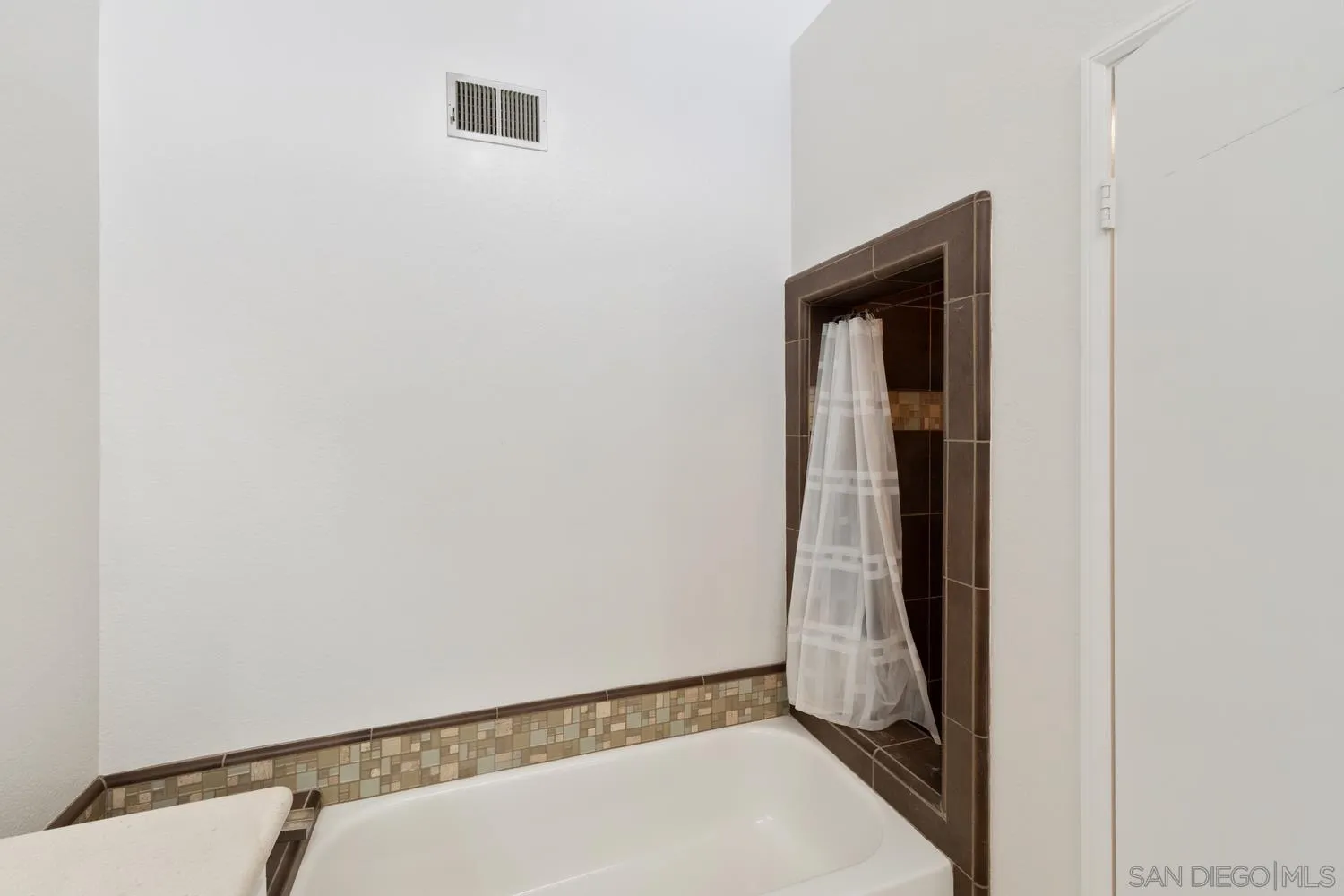 895 Connors Ct, Claremont, CA, 91711