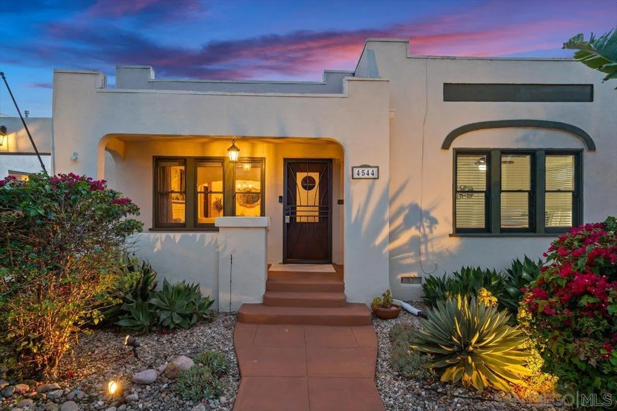 https://cdn.realtyfeed.com/cdn/127/260009290/c060cd7de8321bfaade727a3a63a9d39.webp