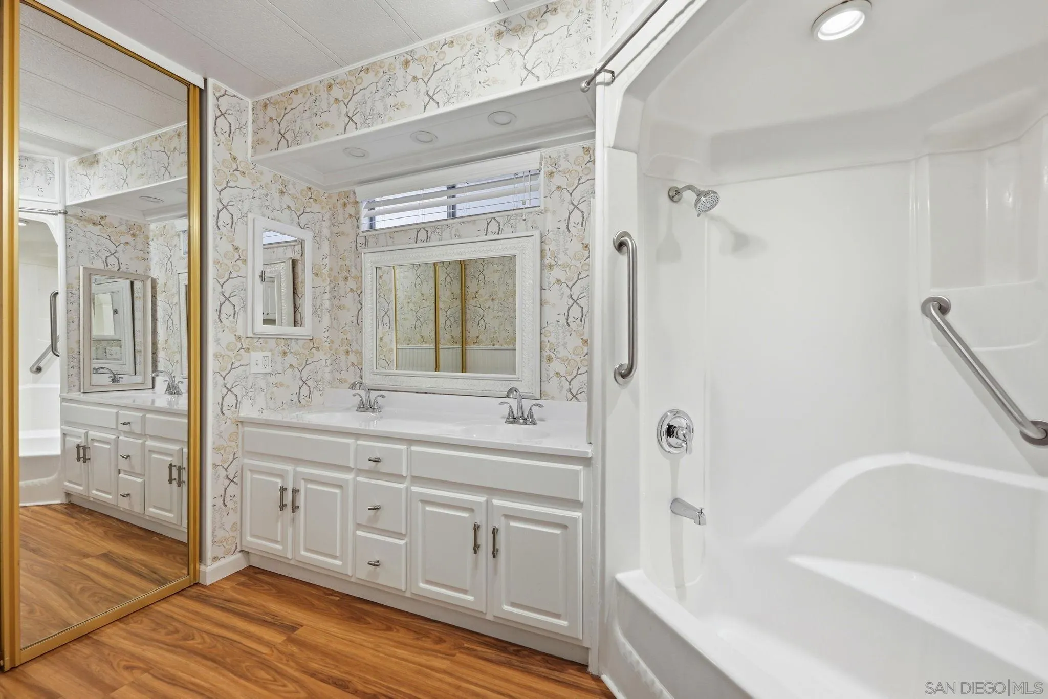 https://cdn.realtyfeed.com/cdn/127/260009305/0b9d42b1a6c46335e52214f258ef7ab0.webp