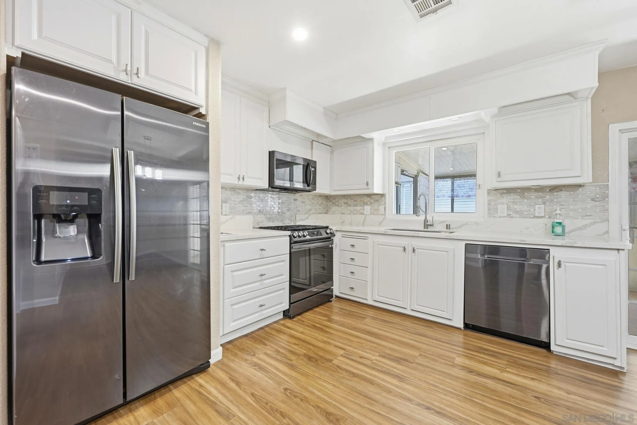 https://cdn.realtyfeed.com/cdn/127/260009305/1abae98674ed735476156f0a53a7bcea.webp