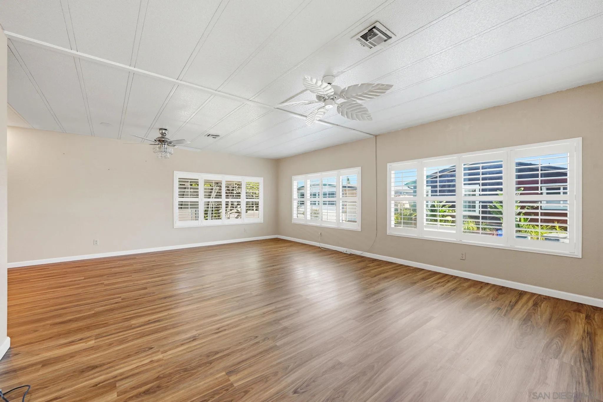https://cdn.realtyfeed.com/cdn/127/260009305/3c87c23bfe9792ed071e06e91eb28a8f.webp